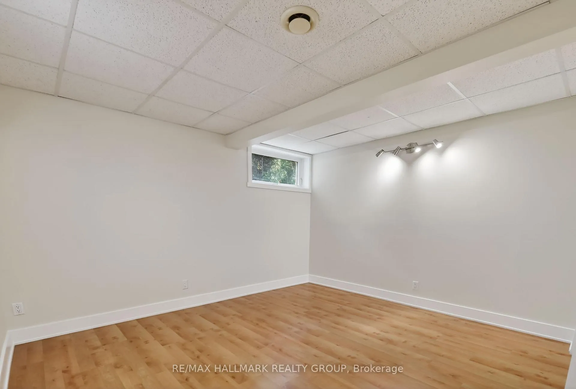 Photo 36 of 1671 Autumn Ridge Drive, Ottawa, Chapel Hill — HOMEH