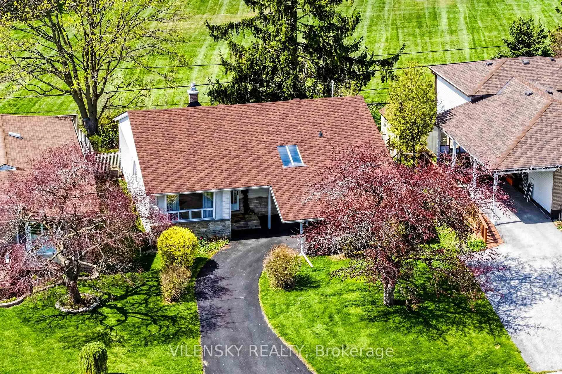 Photo 2 of 710 Kingfisher Drive, Pickering, Bay Ridges — HOMEH