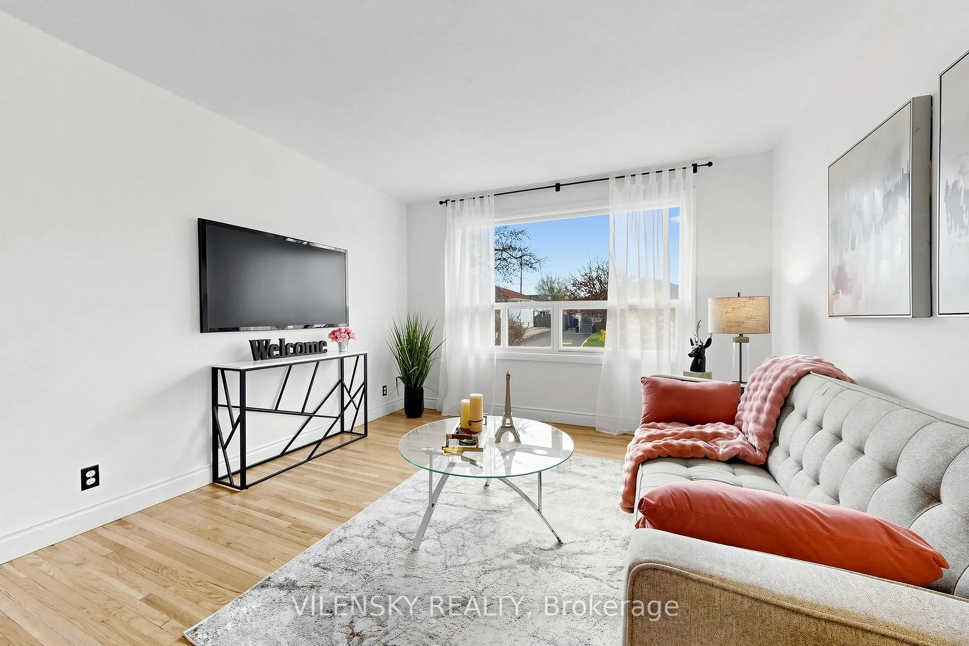 Photo 3 of 710 Kingfisher Drive, Pickering, Bay Ridges — HOMEH