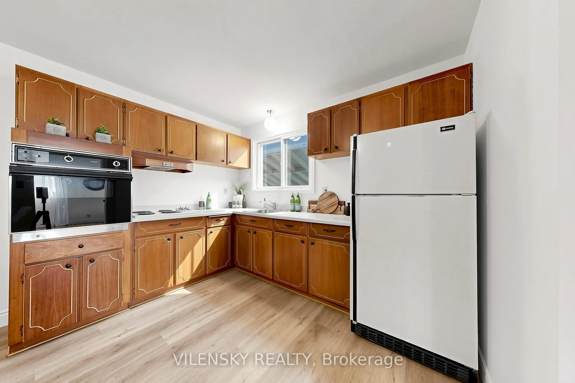 Photo 7 of 710 Kingfisher Drive, Pickering, Bay Ridges — HOMEH