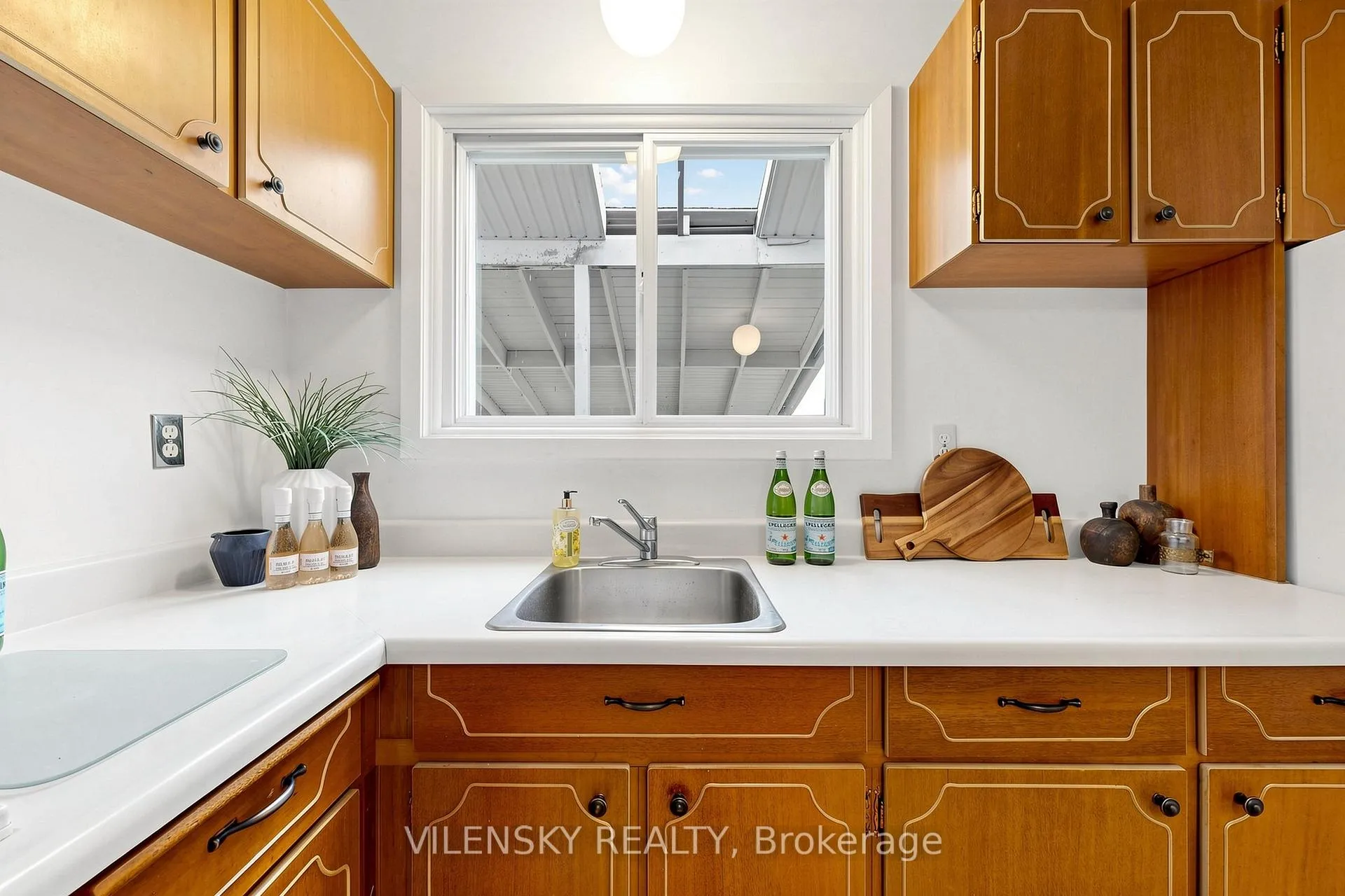 Photo 9 of 710 Kingfisher Drive, Pickering, Bay Ridges — HOMEH