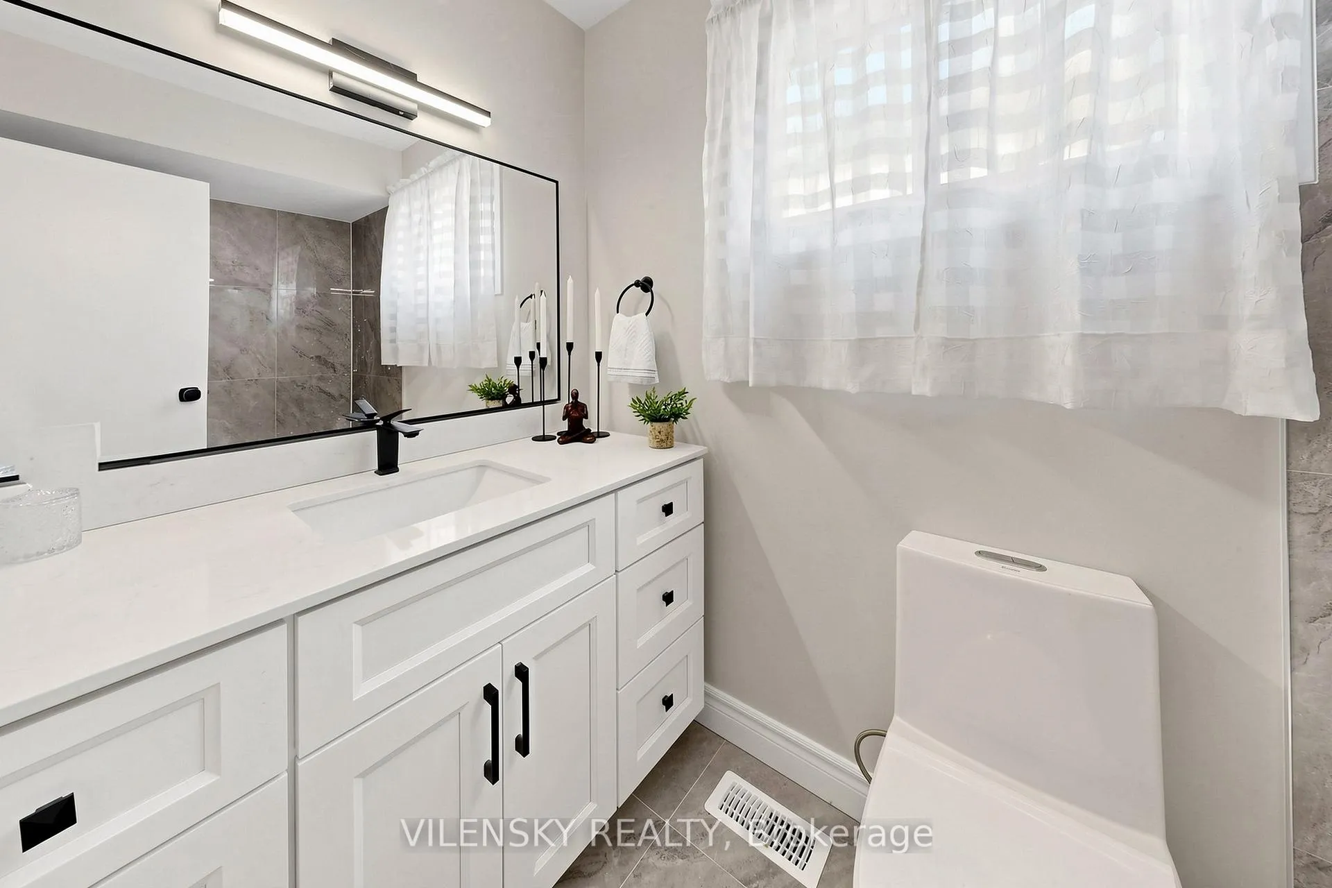 Photo 20 of 710 Kingfisher Drive, Pickering, Bay Ridges — HOMEH