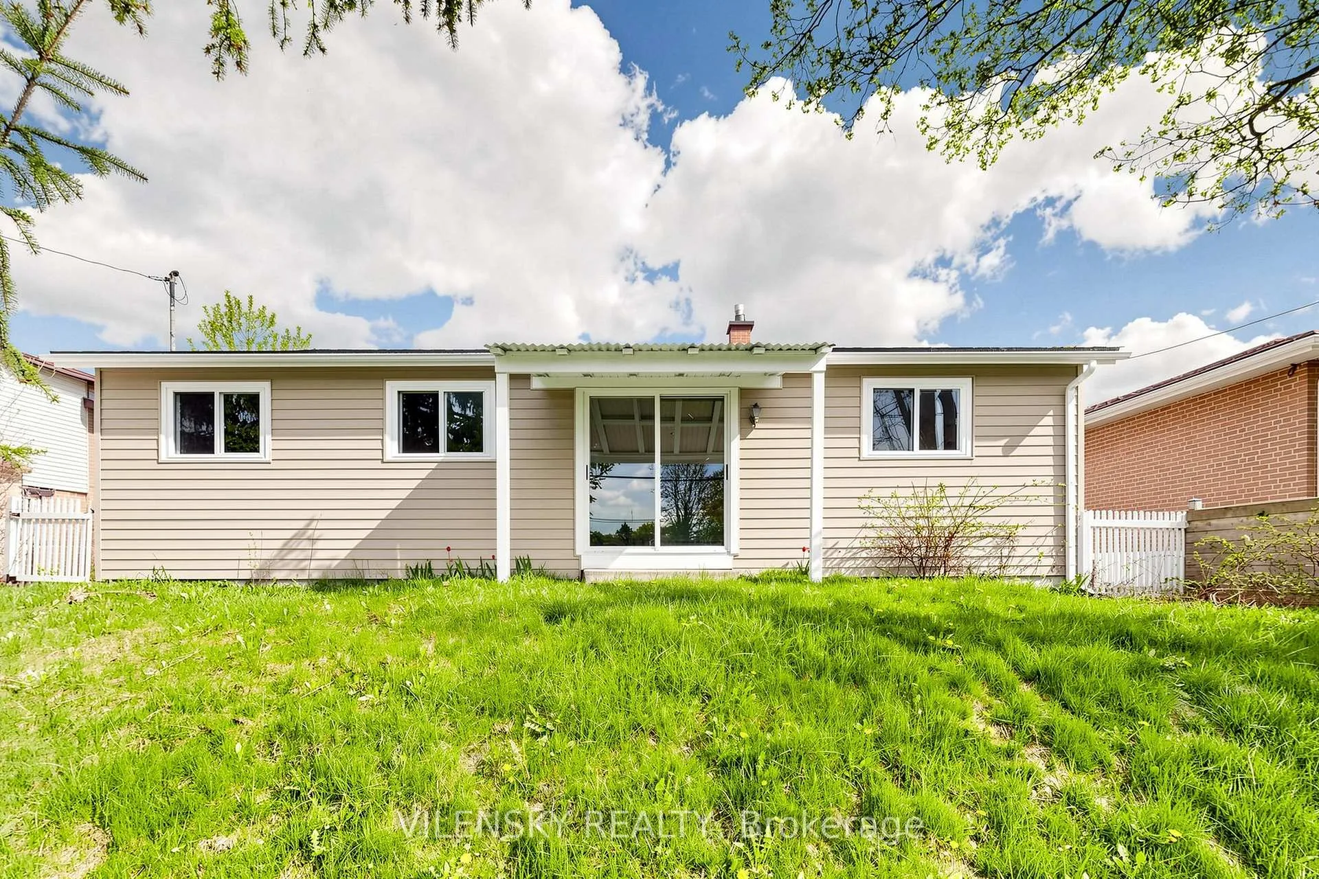 Photo 24 of 710 Kingfisher Drive, Pickering, Bay Ridges — HOMEH
