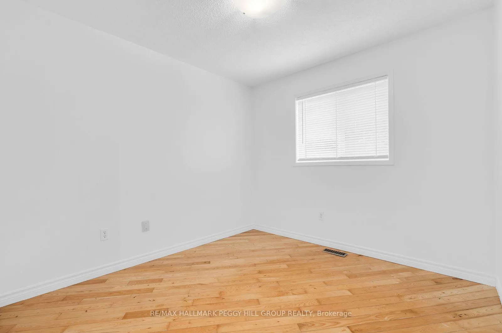 Photo 9 of Unit Upper, 69 Moir Crescent, Barrie, Painswick North — HOMEH