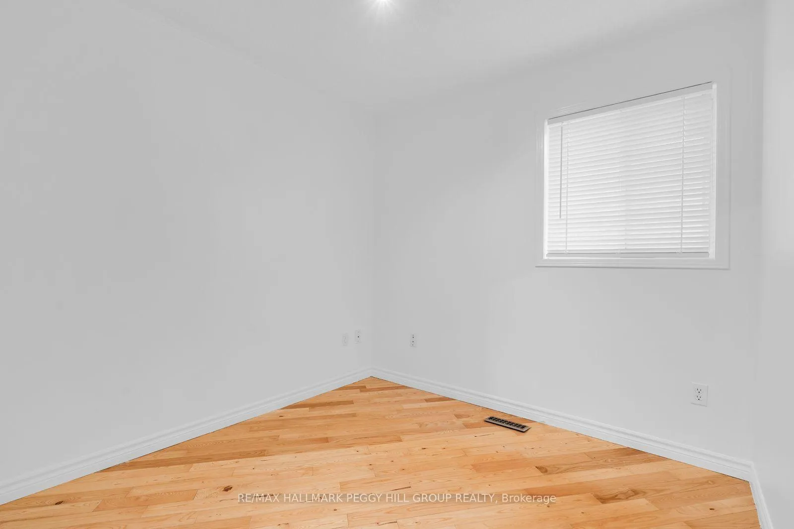 Photo 10 of Unit Upper, 69 Moir Crescent, Barrie, Painswick North — HOMEH