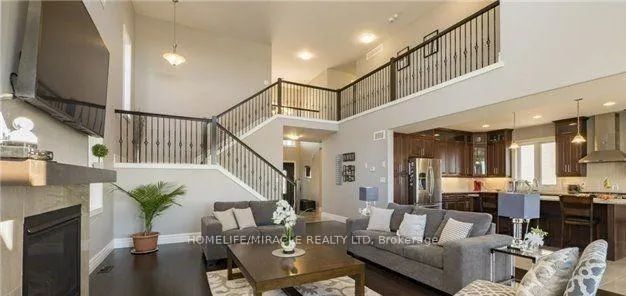Photo 3 of 1119 Vincent Crescent, Lakeshore — HOMEH