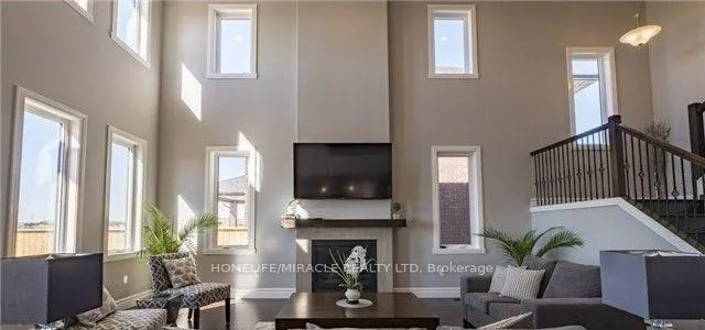 Photo 5 of 1119 Vincent Crescent, Lakeshore — HOMEH