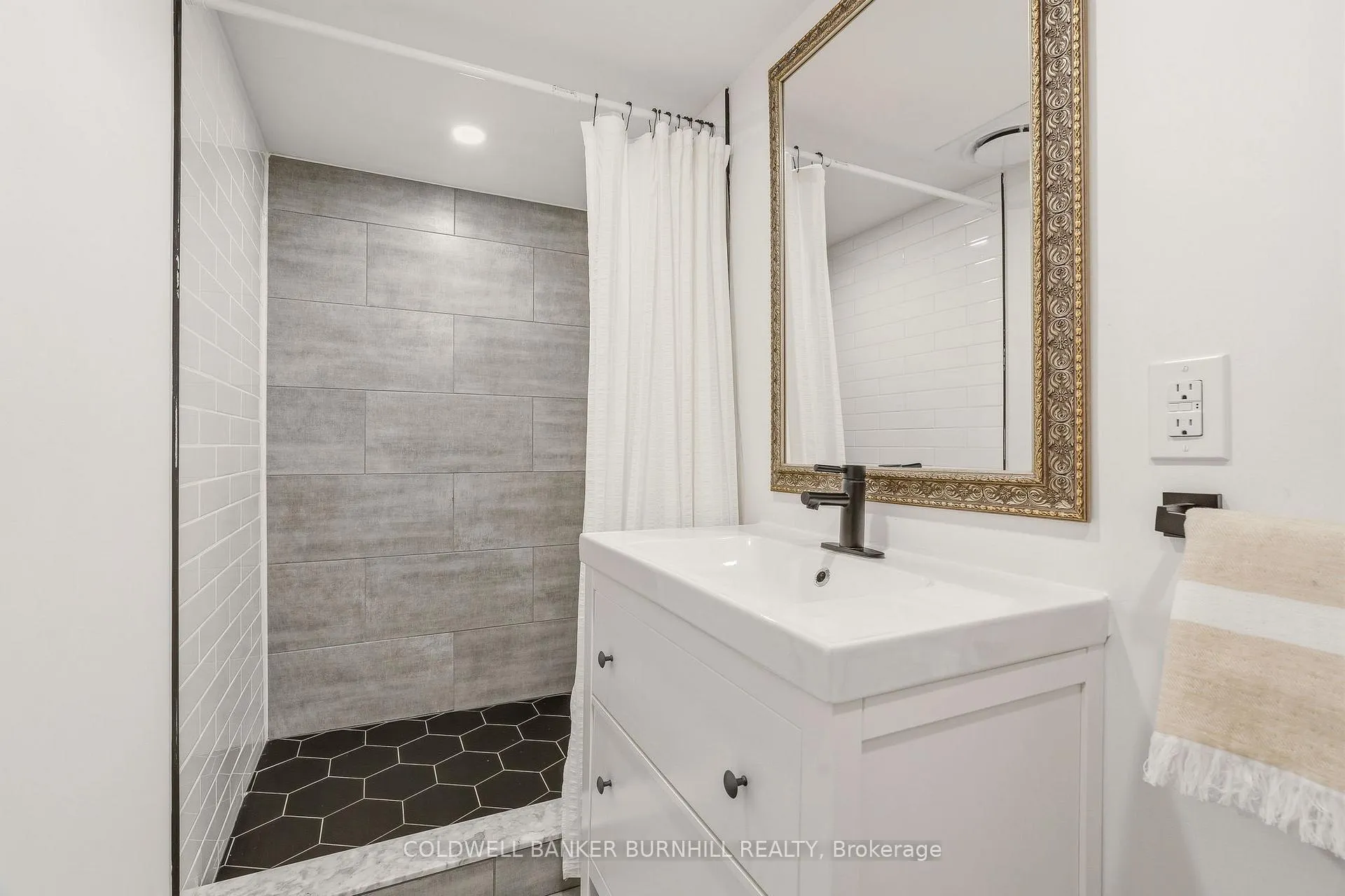 Photo 43 of 2223 Deyncourt Drive, Burlington, Brant — HOMEH