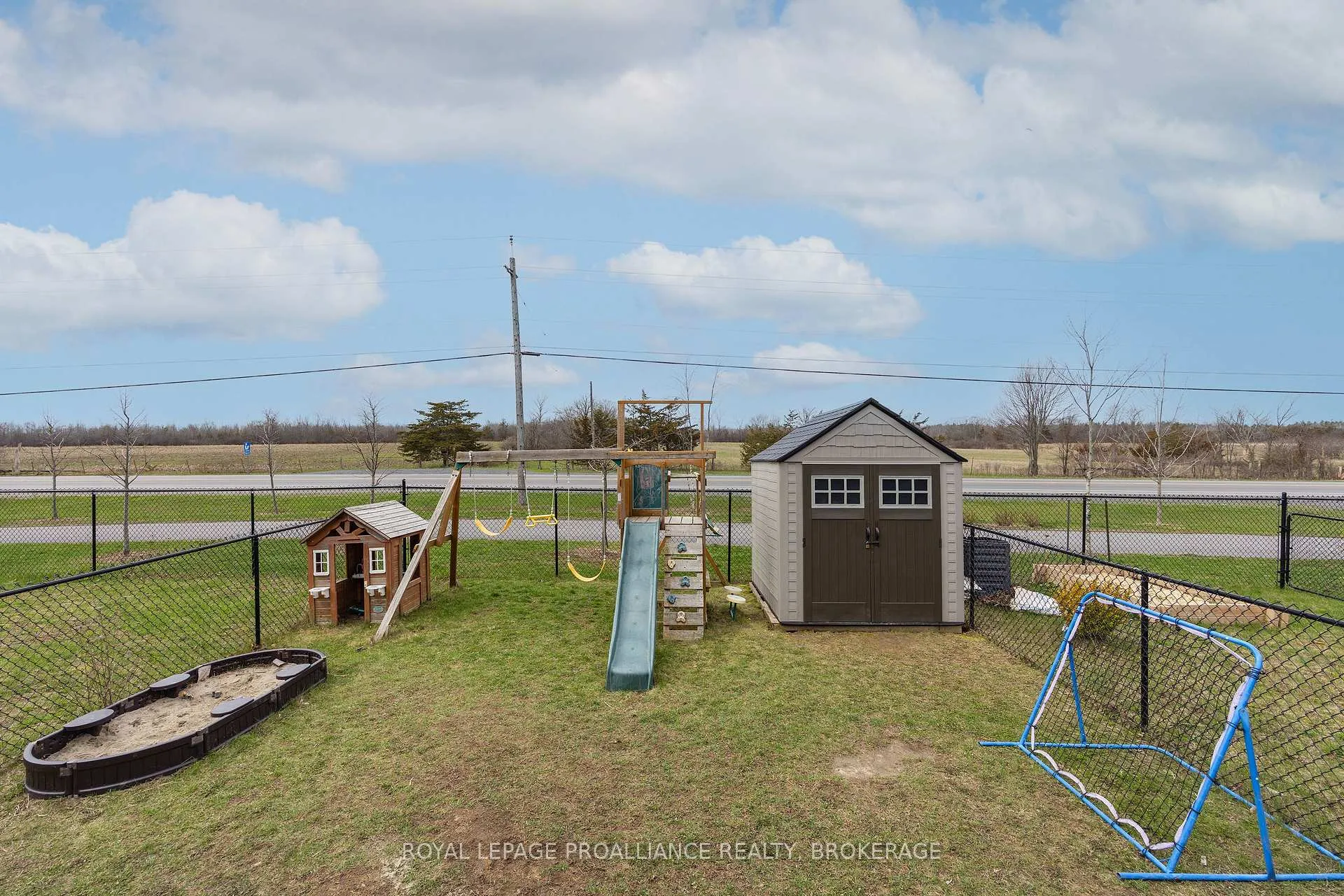 Photo 11 of 176 Dr Richard James Crescent, Loyalist, Amherstview — HOMEH