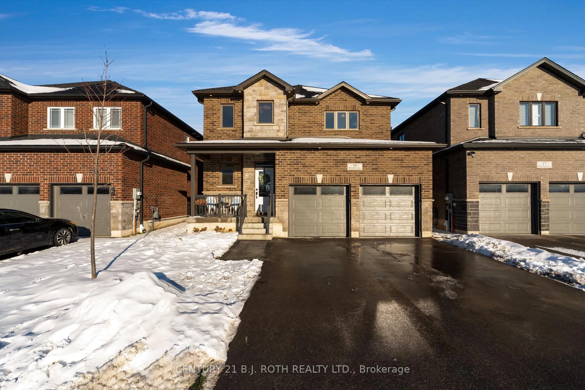 Photo 2 of 19 Rowley Crescent, Springwater, Elmvale — HOMEH
