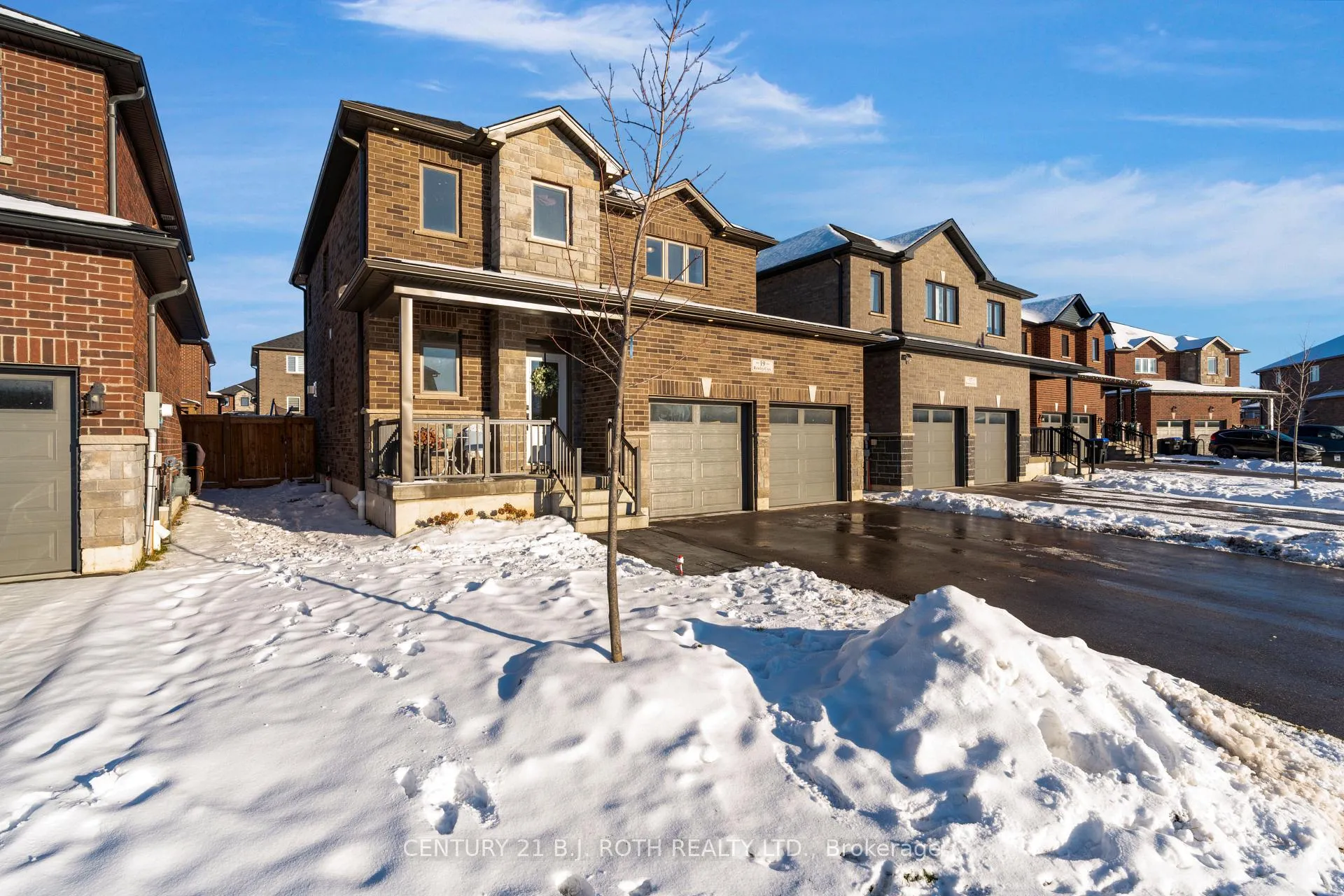 Photo 3 of 19 Rowley Crescent, Springwater, Elmvale — HOMEH