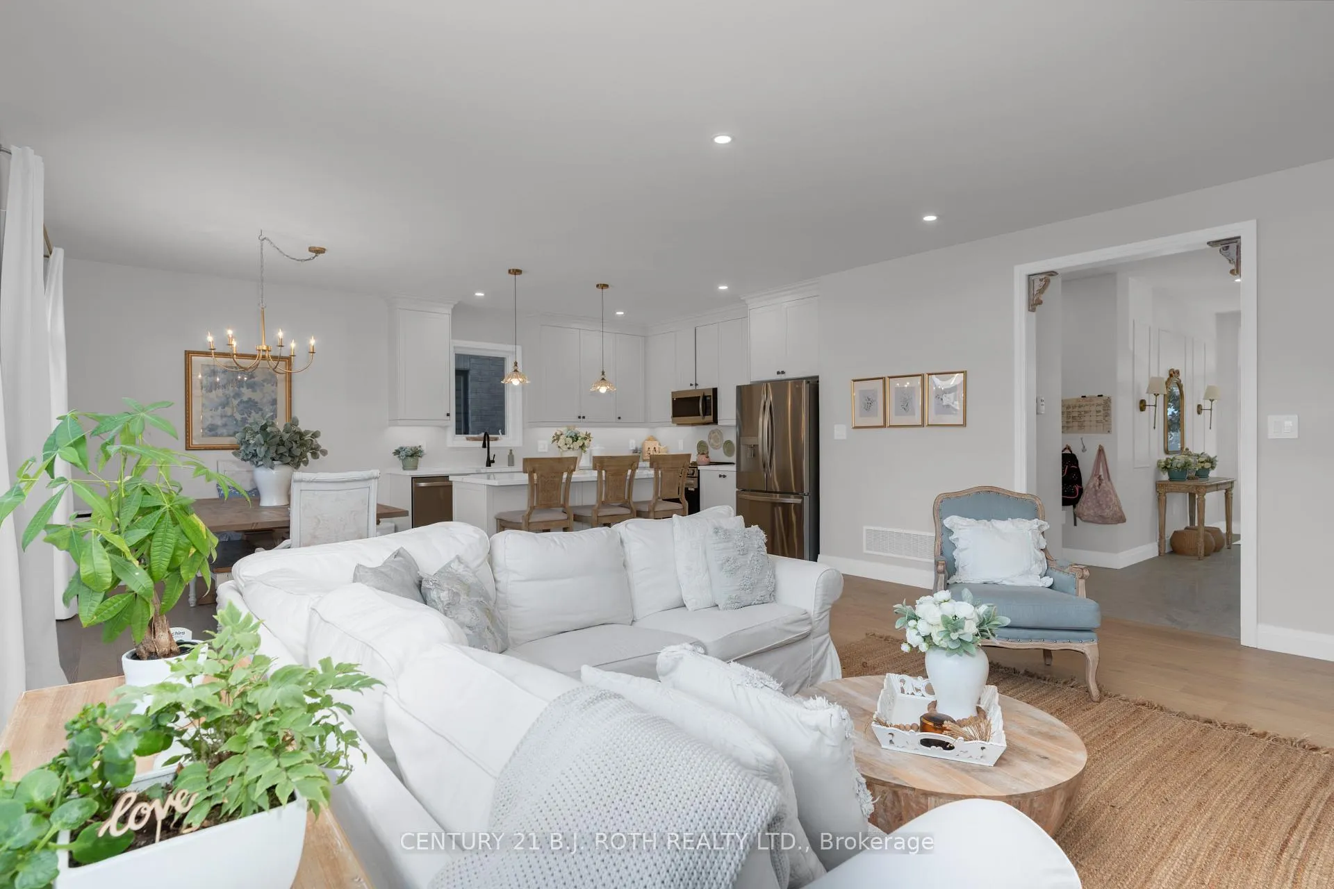 Photo 11 of 19 Rowley Crescent, Springwater, Elmvale — HOMEH