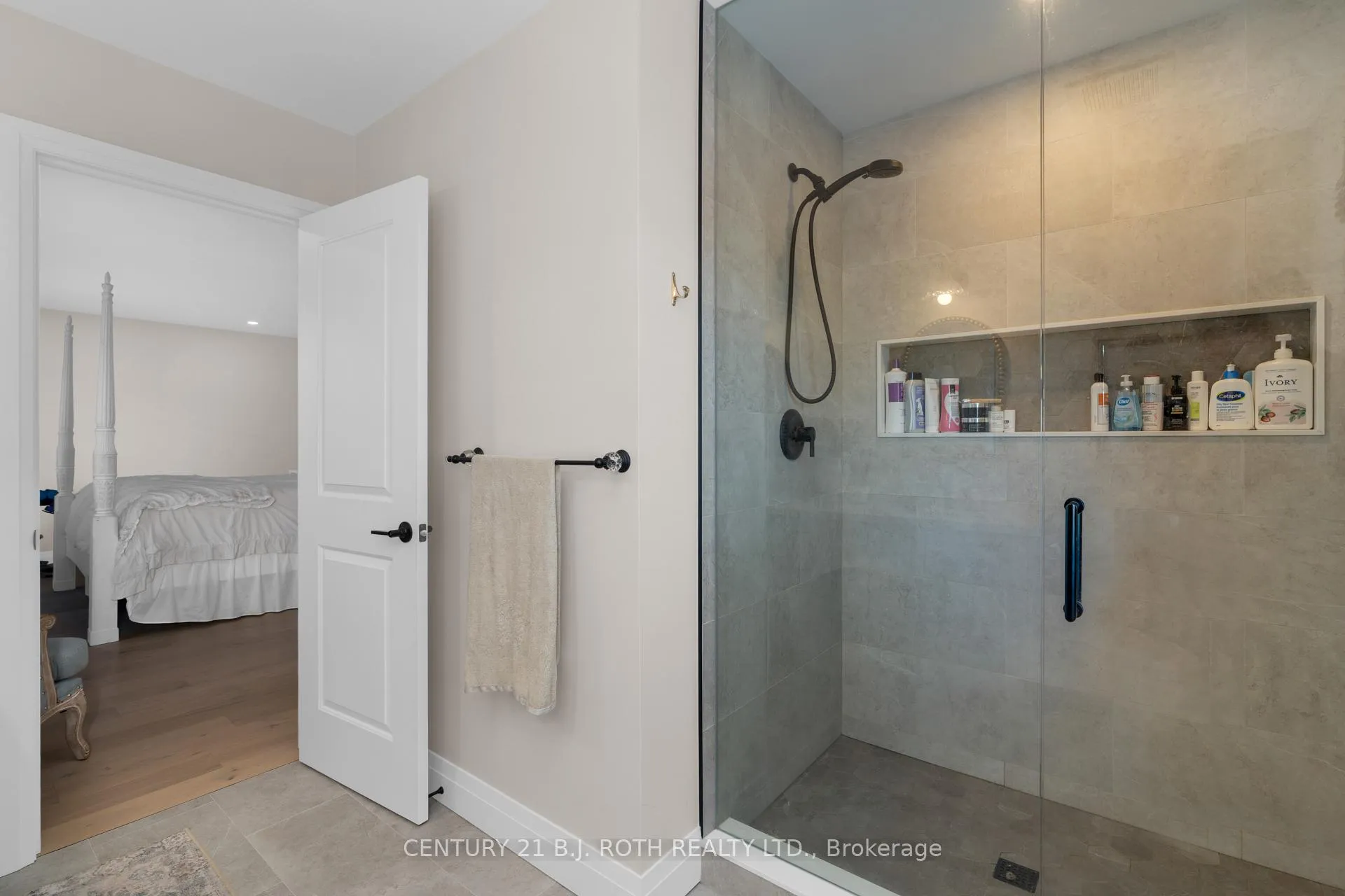 Photo 21 of 19 Rowley Crescent, Springwater, Elmvale — HOMEH