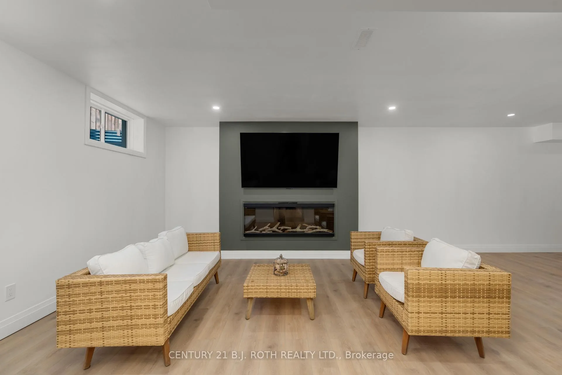 Photo 29 of 19 Rowley Crescent, Springwater, Elmvale — HOMEH
