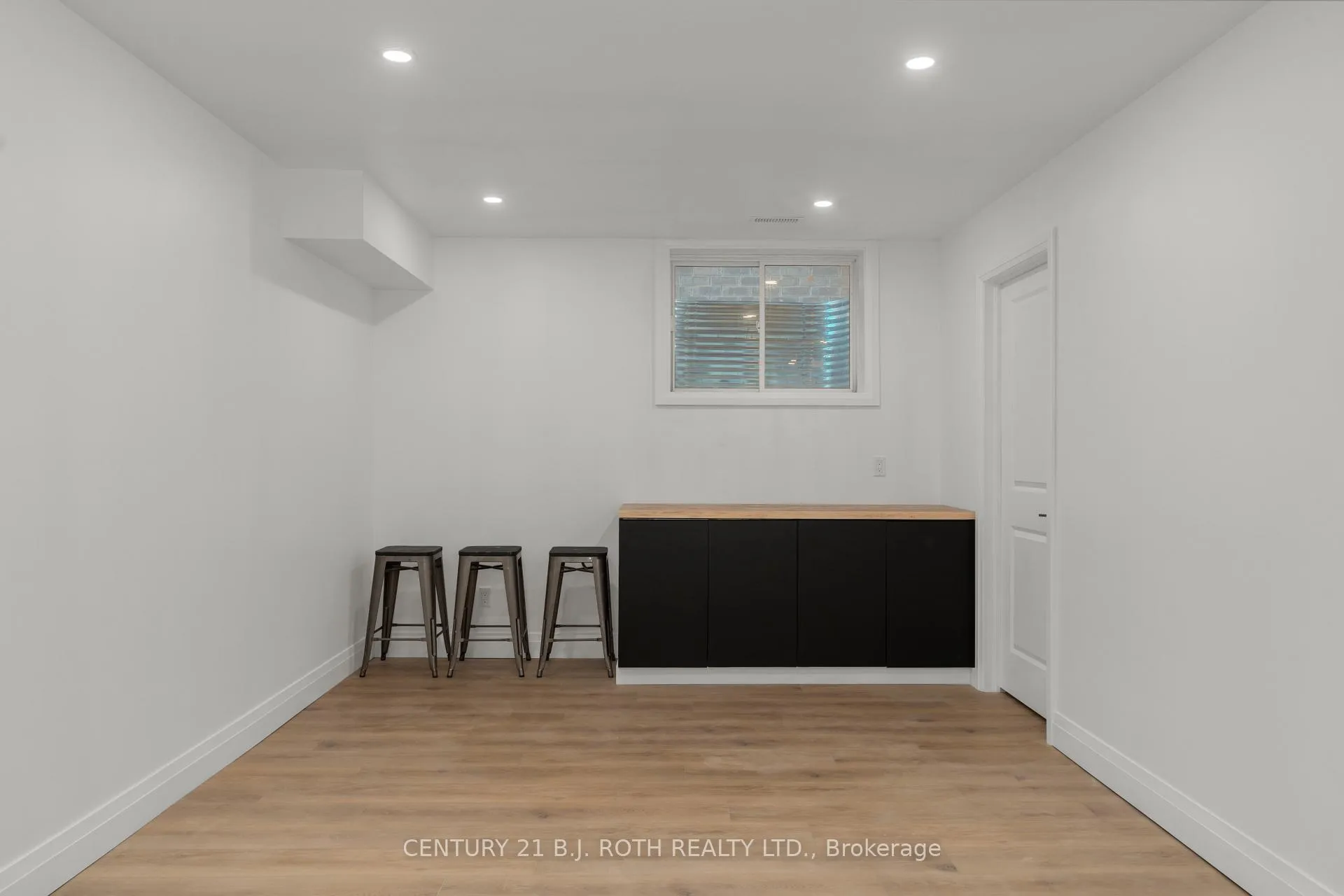 Photo 31 of 19 Rowley Crescent, Springwater, Elmvale — HOMEH