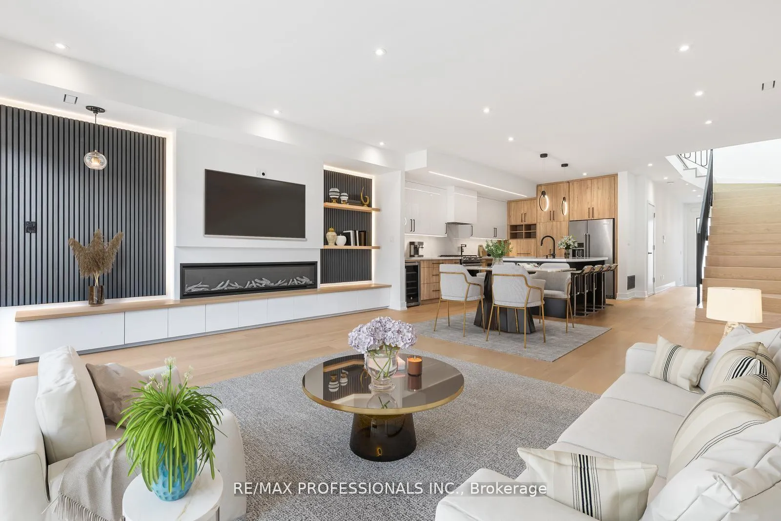 Photo 5 of 84 Twenty Ninth Street, Etobicoke, Long Branch — HOMEH