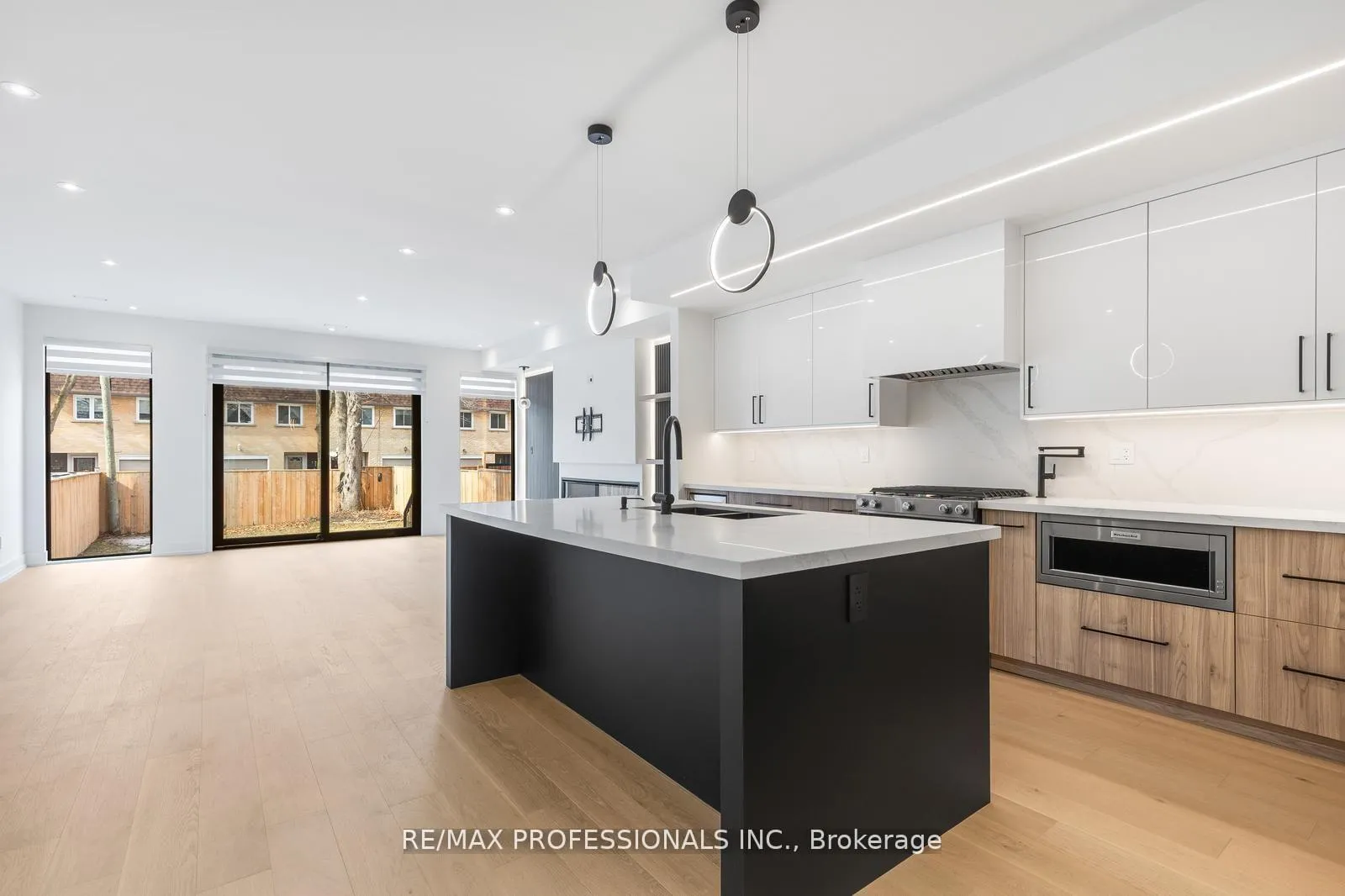 Photo 7 of 84 Twenty Ninth Street, Etobicoke, Long Branch — HOMEH