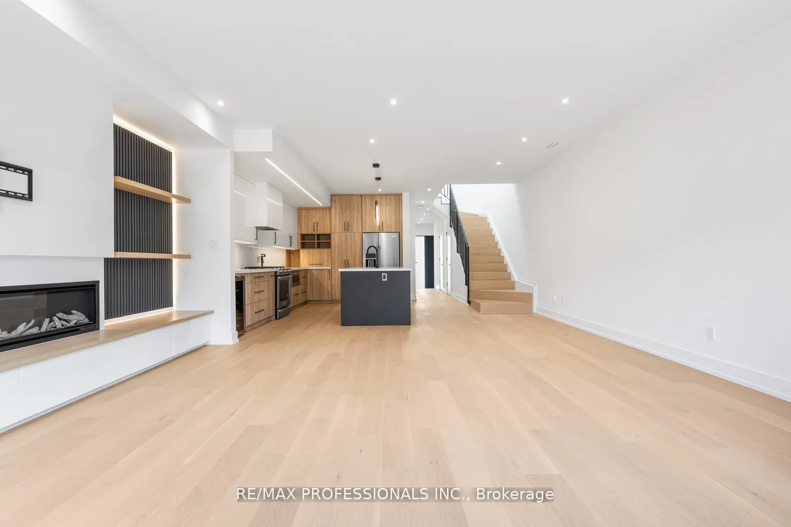 Photo 9 of 84 Twenty Ninth Street, Etobicoke, Long Branch — HOMEH