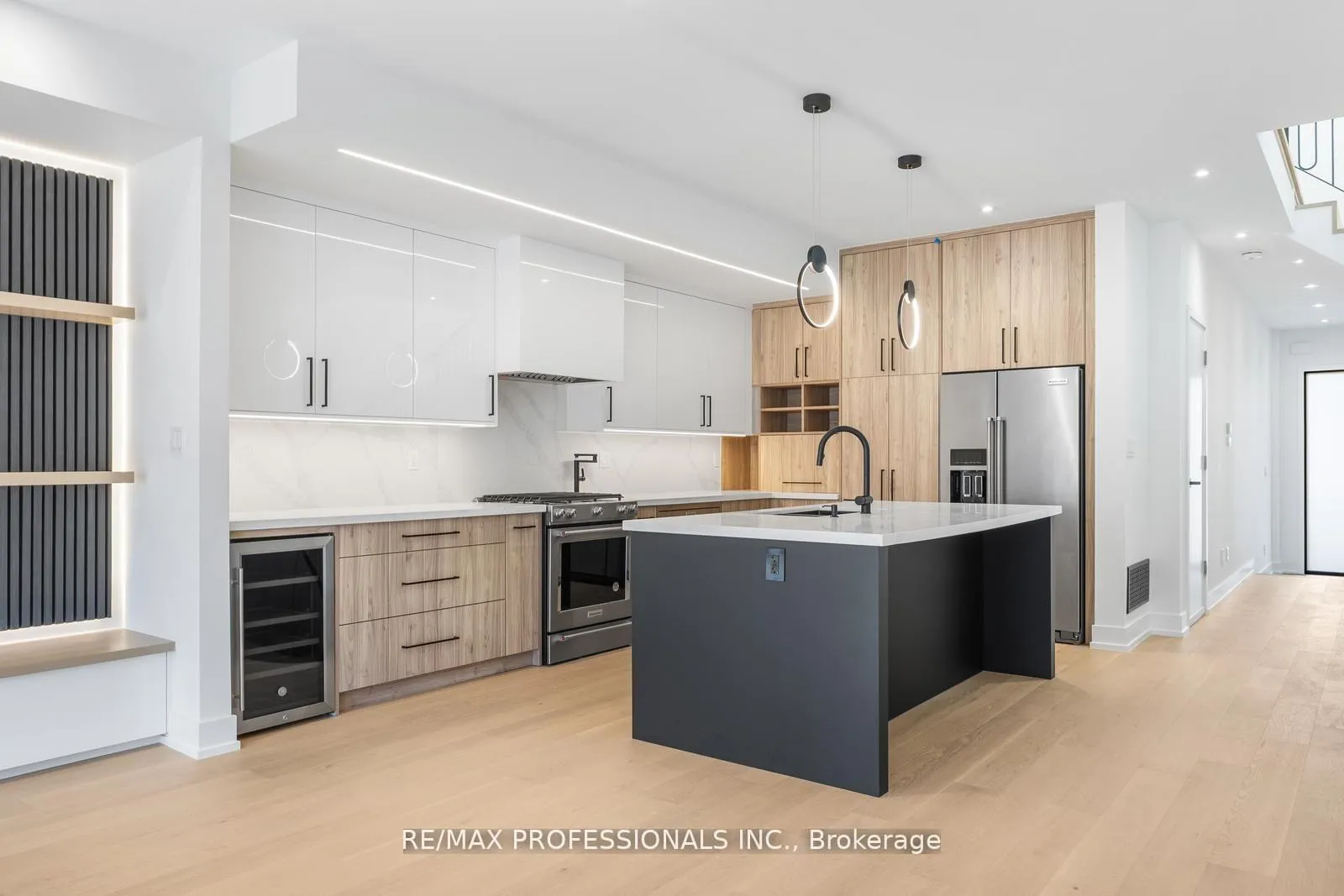 Photo 11 of 84 Twenty Ninth Street, Etobicoke, Long Branch — HOMEH