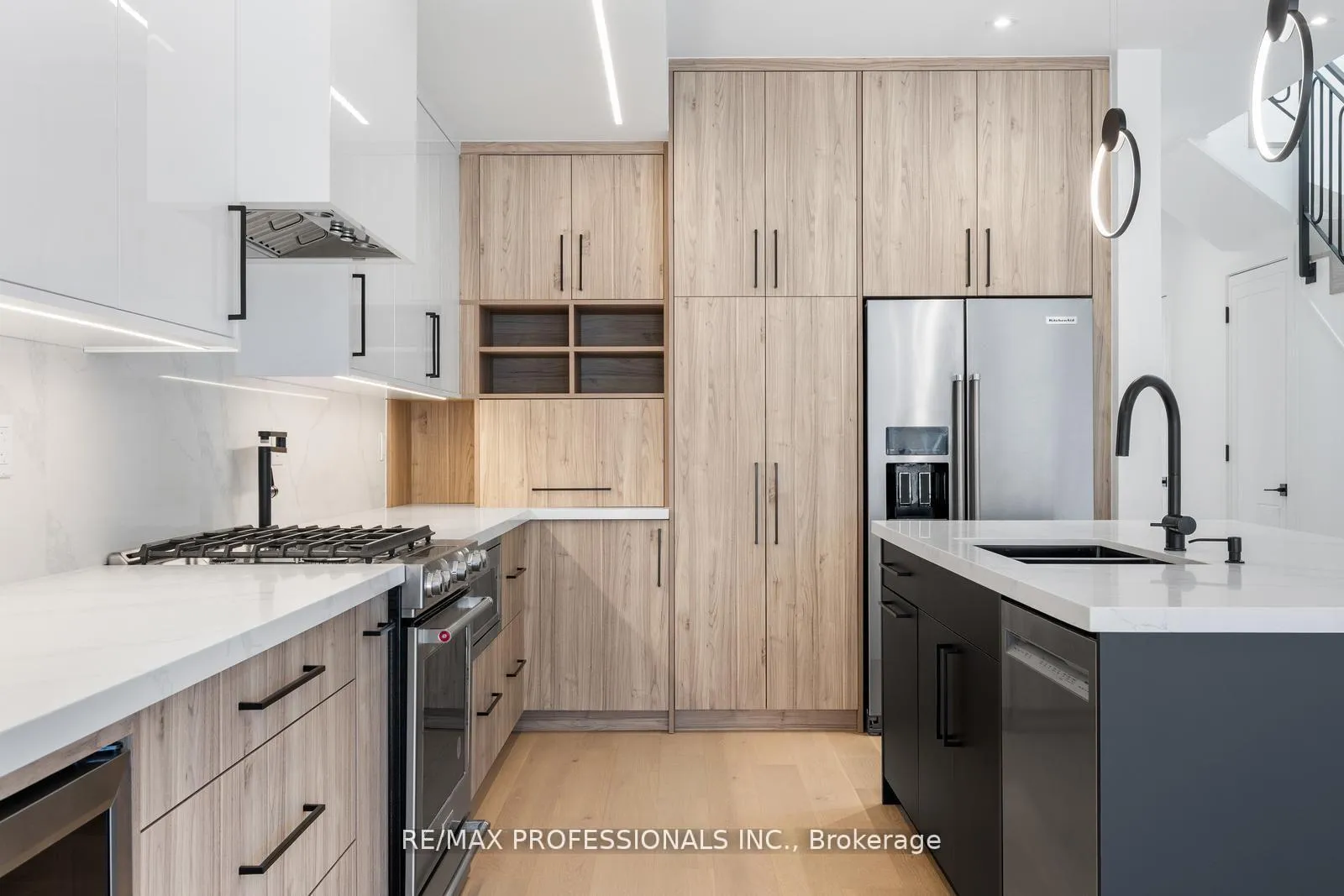 Photo 12 of 84 Twenty Ninth Street, Etobicoke, Long Branch — HOMEH