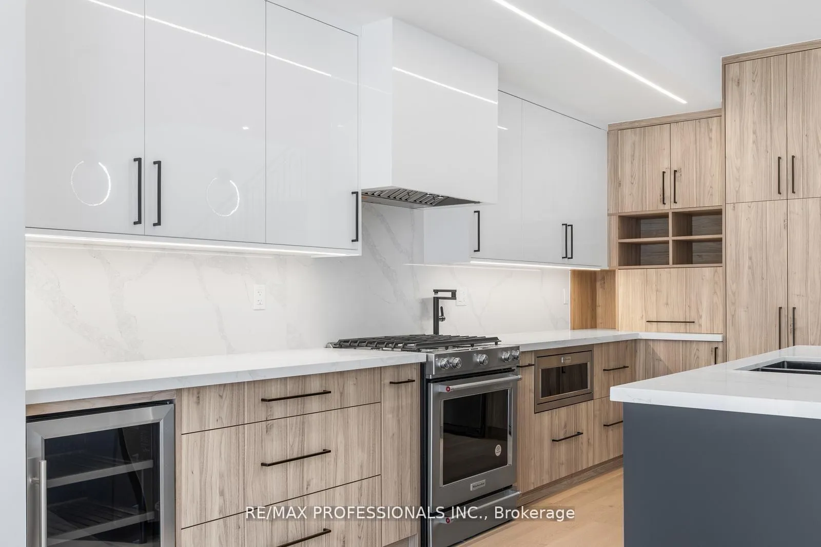 Photo 13 of 84 Twenty Ninth Street, Etobicoke, Long Branch — HOMEH