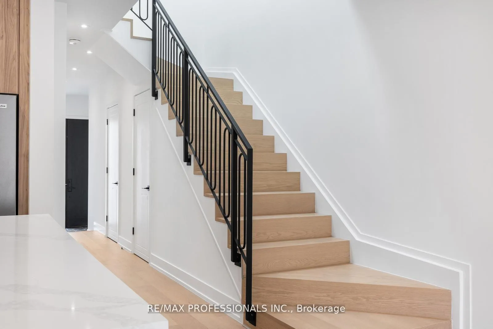 Photo 16 of 84 Twenty Ninth Street, Etobicoke, Long Branch — HOMEH