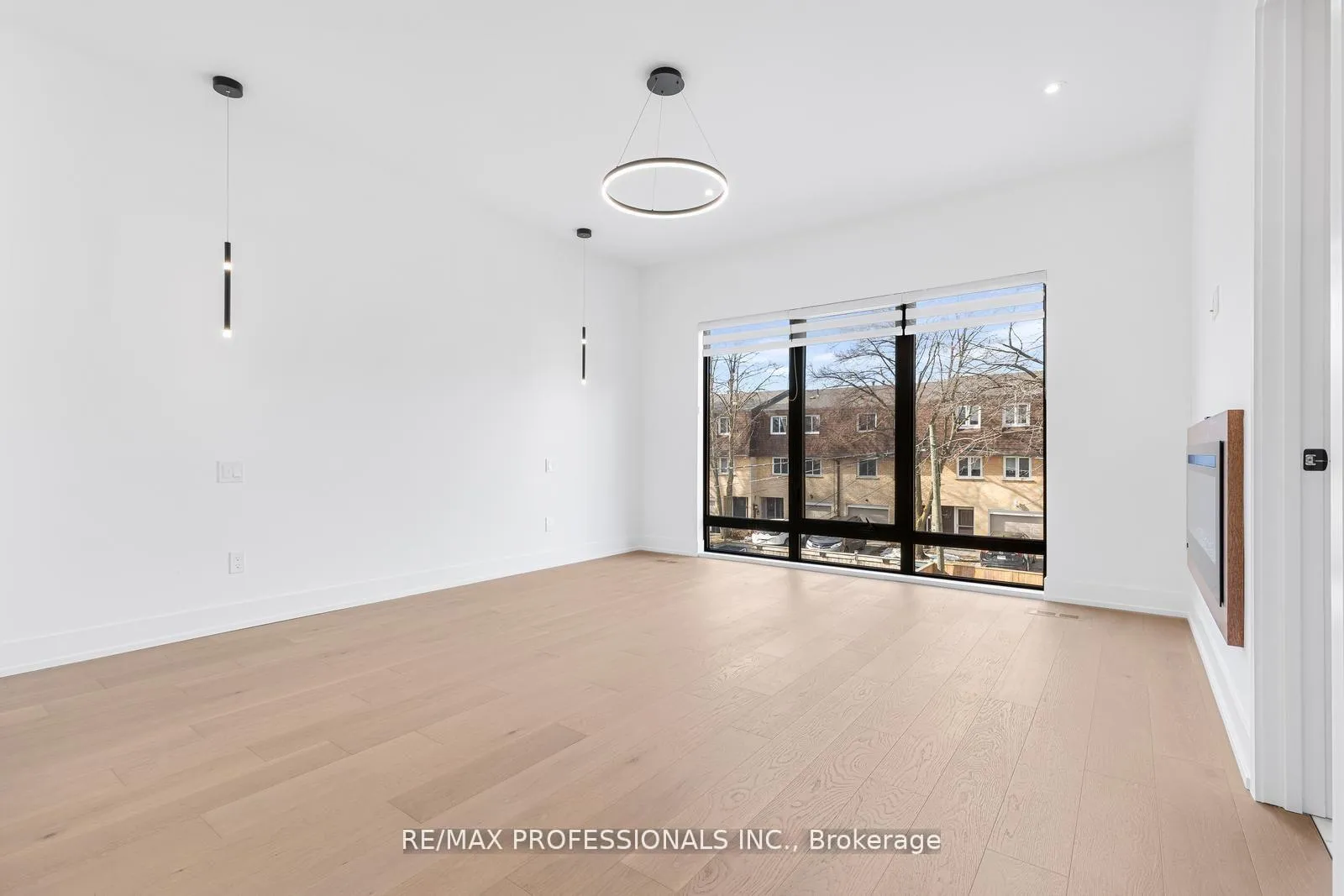 Photo 23 of 84 Twenty Ninth Street, Etobicoke, Long Branch — HOMEH