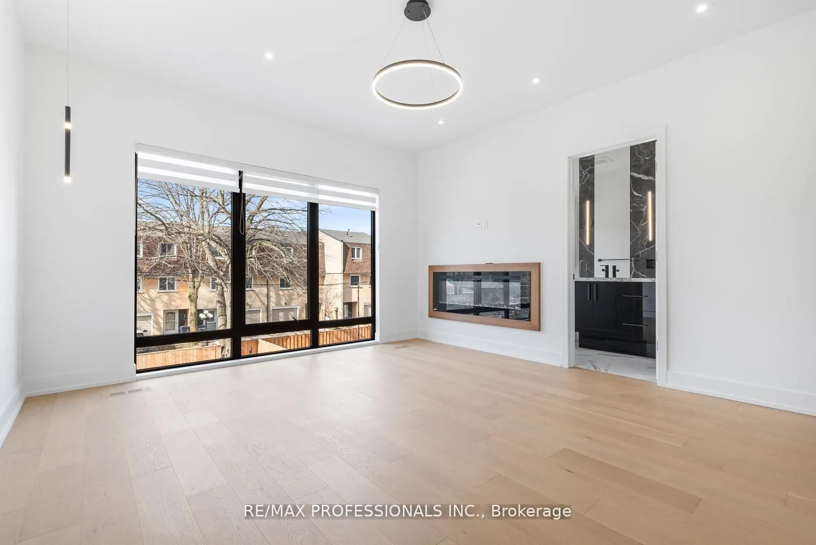 Photo 24 of 84 Twenty Ninth Street, Etobicoke, Long Branch — HOMEH