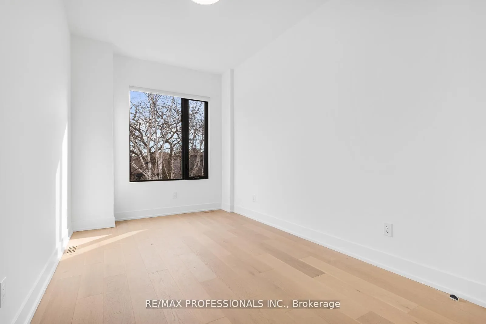 Photo 30 of 84 Twenty Ninth Street, Etobicoke, Long Branch — HOMEH