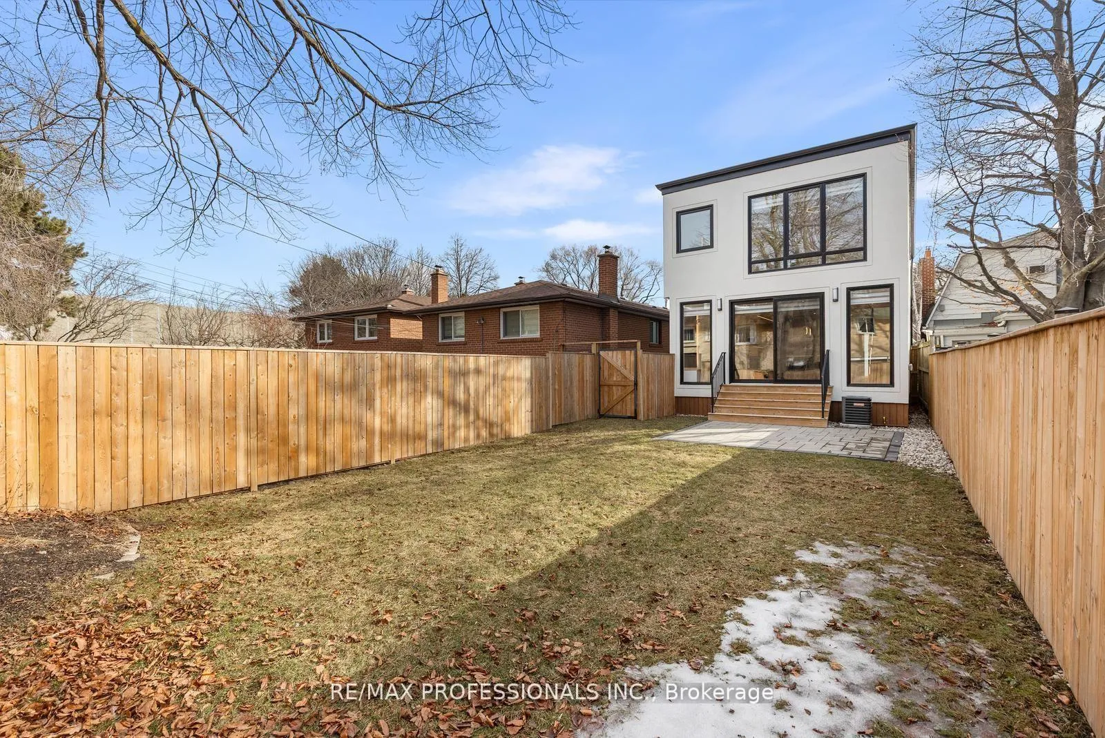 Photo 34 of 84 Twenty Ninth Street, Etobicoke, Long Branch — HOMEH