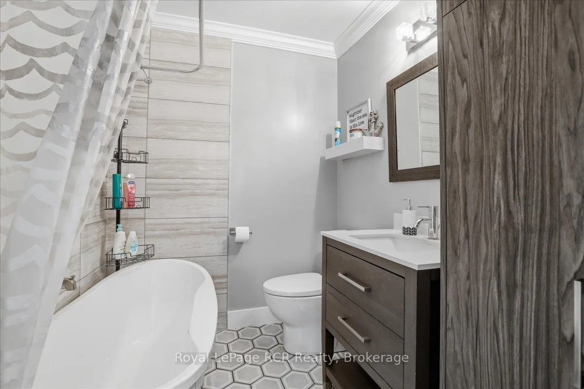 Photo 19 of 56 John Street N, Minto — HOMEH