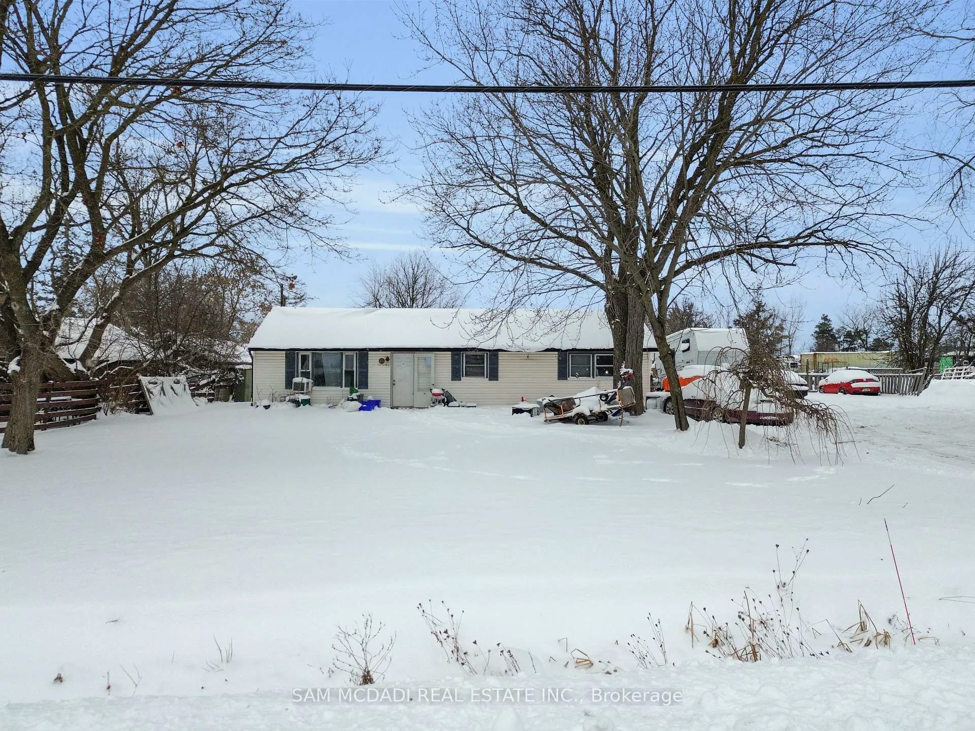 Front of 10043 Britannia Road