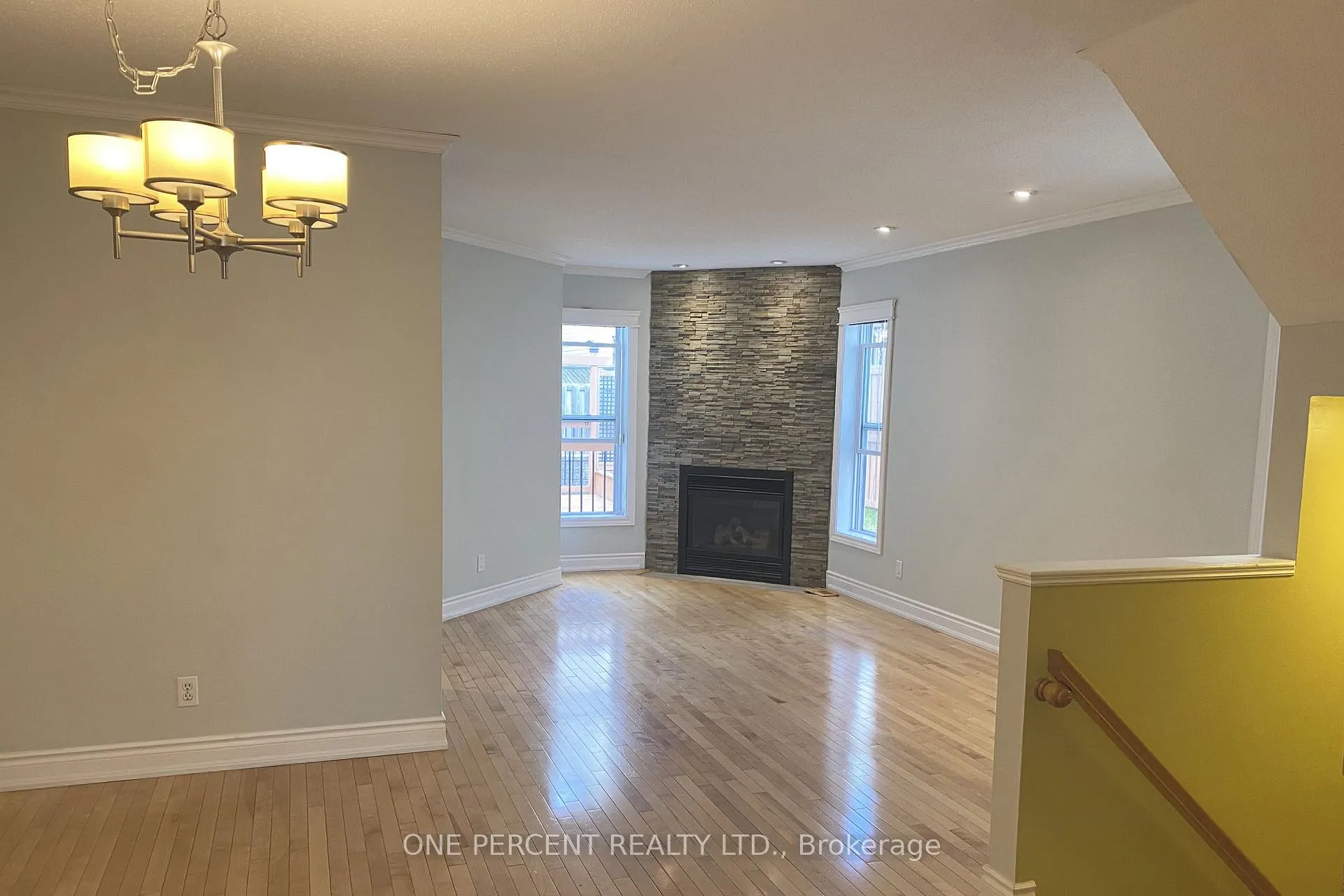Photo 4 of 311 Southcrest Private, Ottawa, Brookfield Gardens — HOMEH