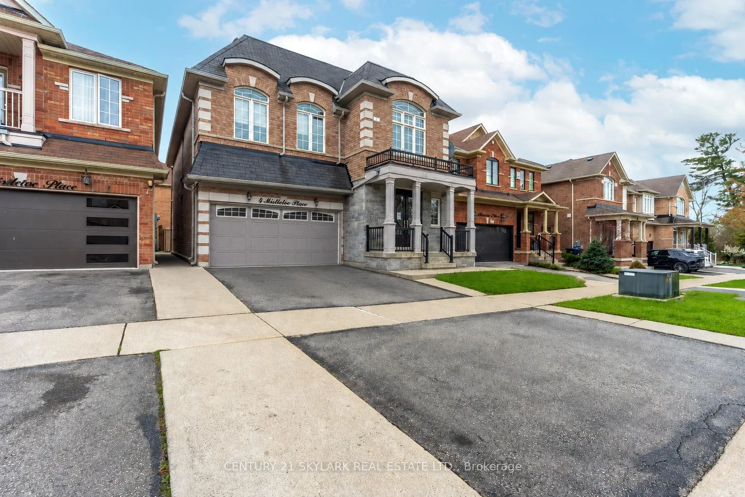 Photo 3 of 4 Mistletoe Place, Brampton, Credit Valley — HOMEH