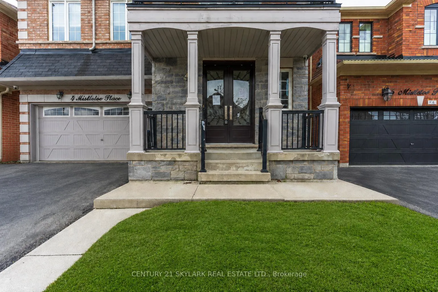 Photo 4 of 4 Mistletoe Place, Brampton, Credit Valley — HOMEH