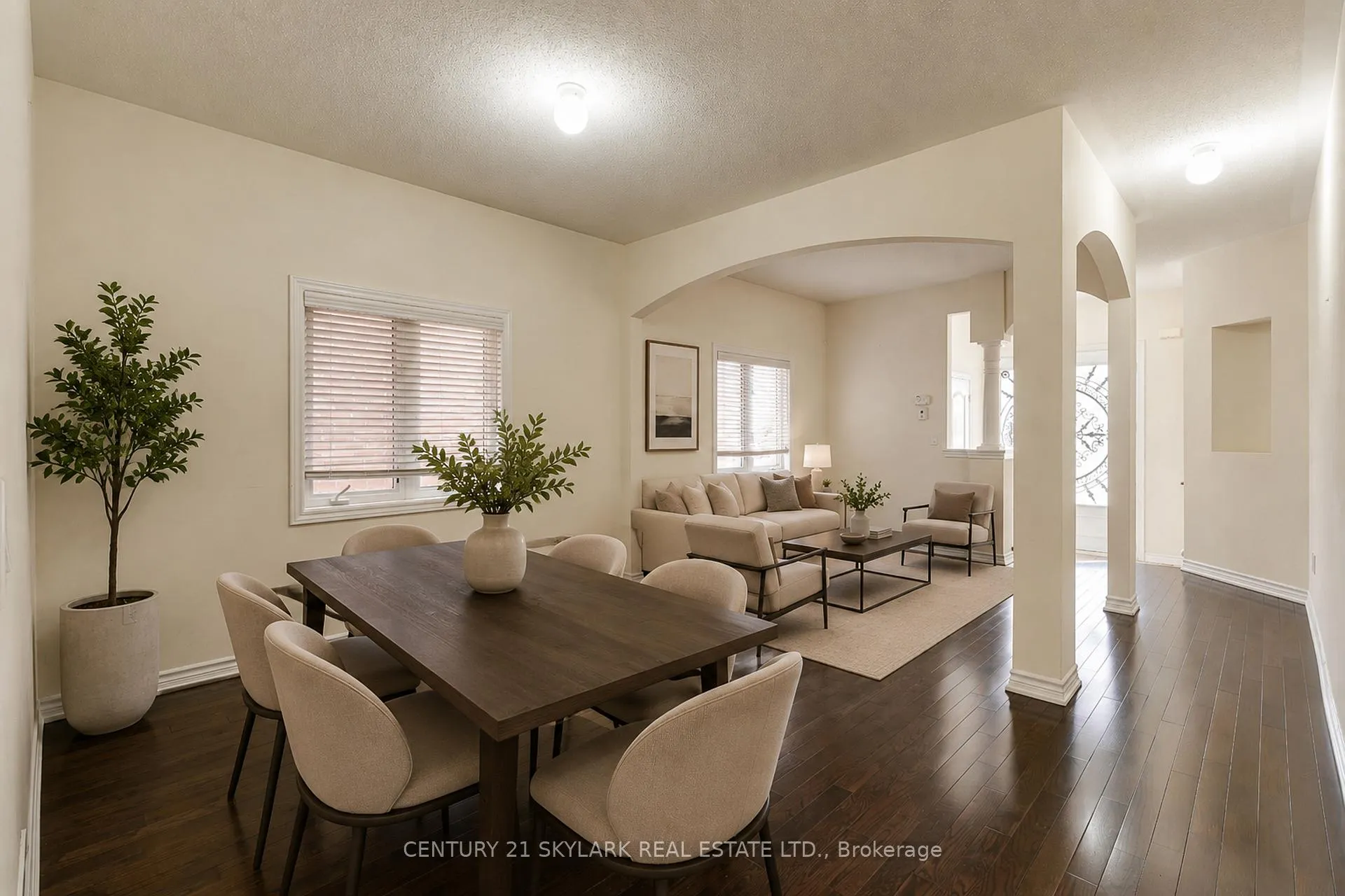 Photo 7 of 4 Mistletoe Place, Brampton, Credit Valley — HOMEH