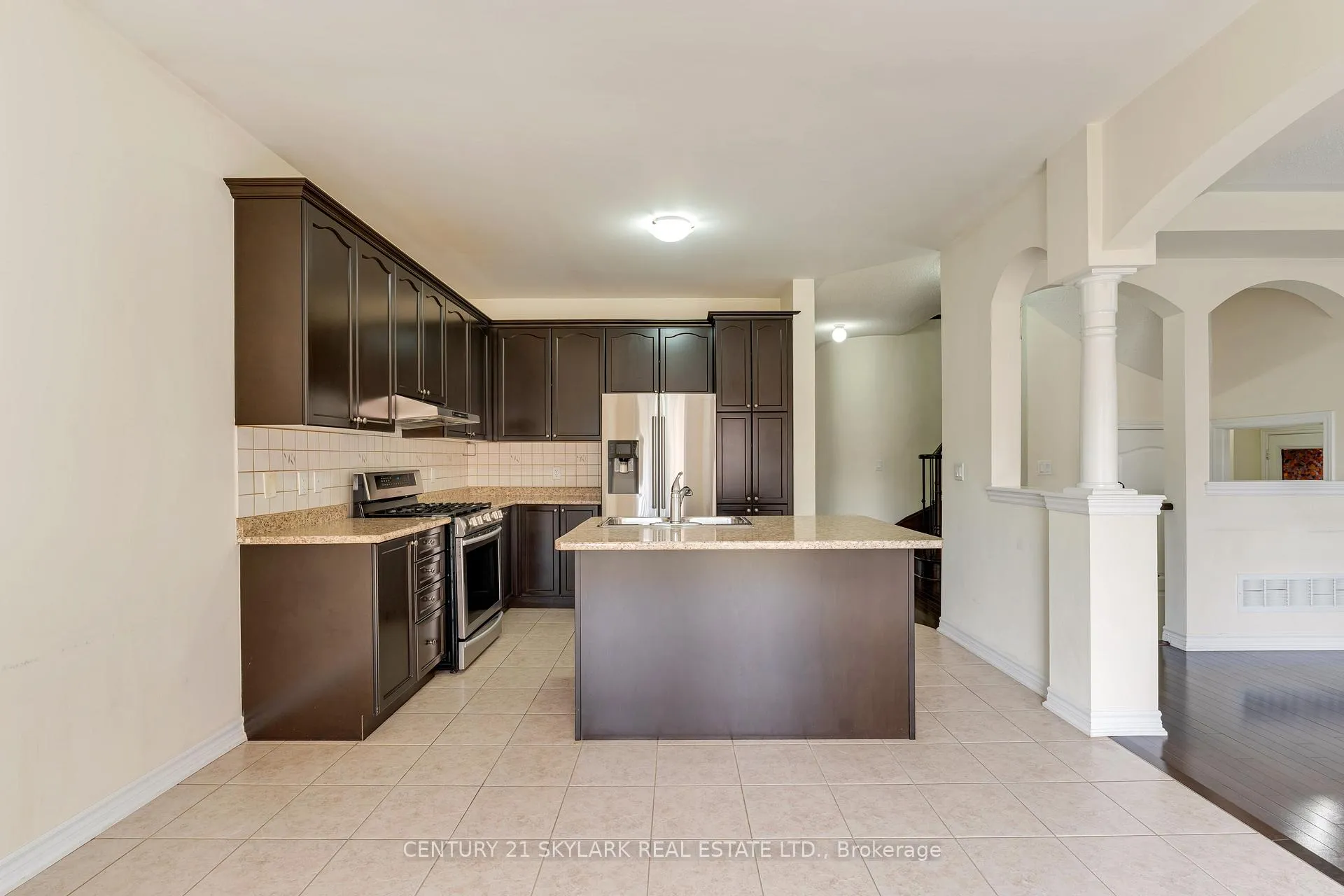Photo 10 of 4 Mistletoe Place, Brampton, Credit Valley — HOMEH