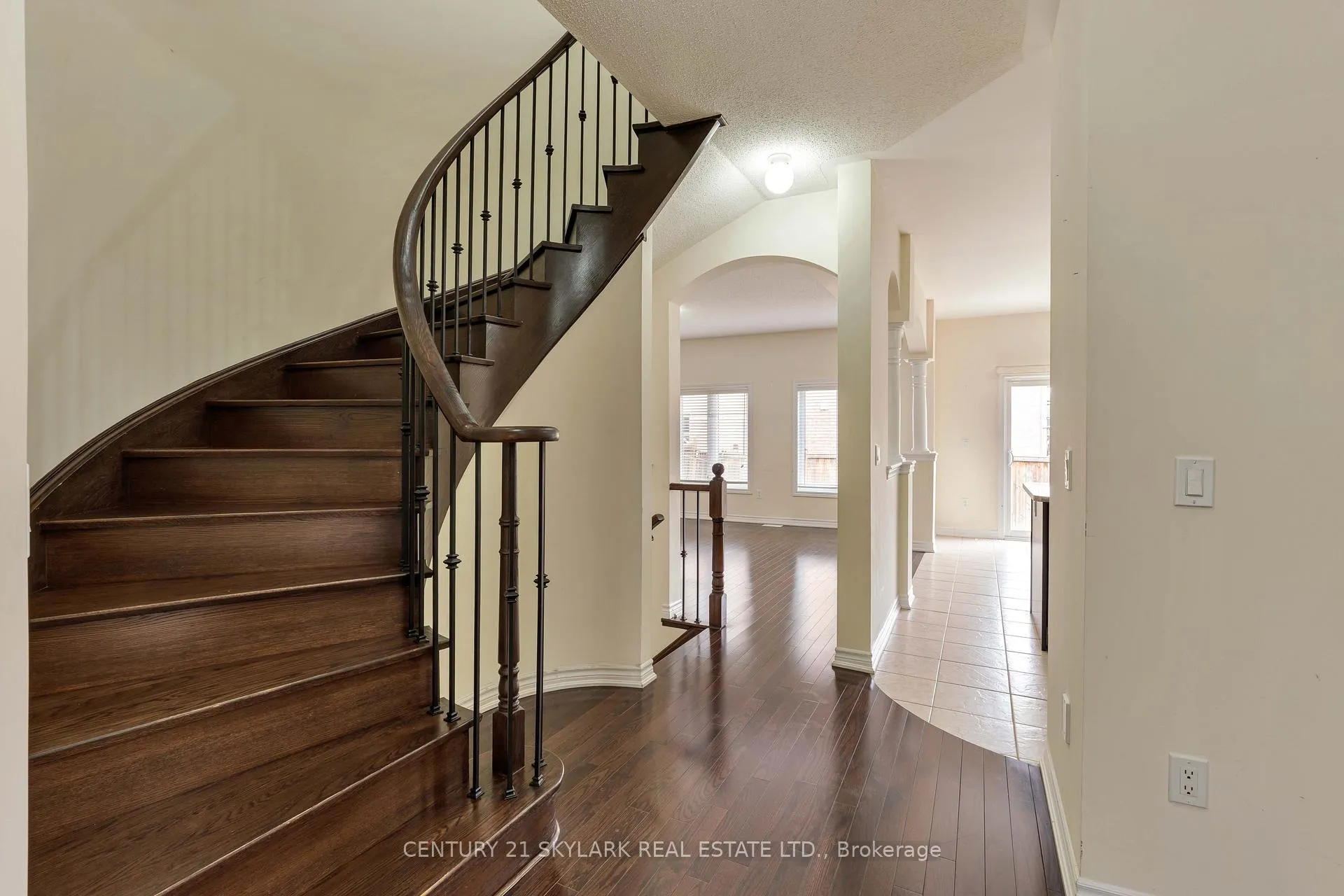 Photo 14 of 4 Mistletoe Place, Brampton, Credit Valley — HOMEH