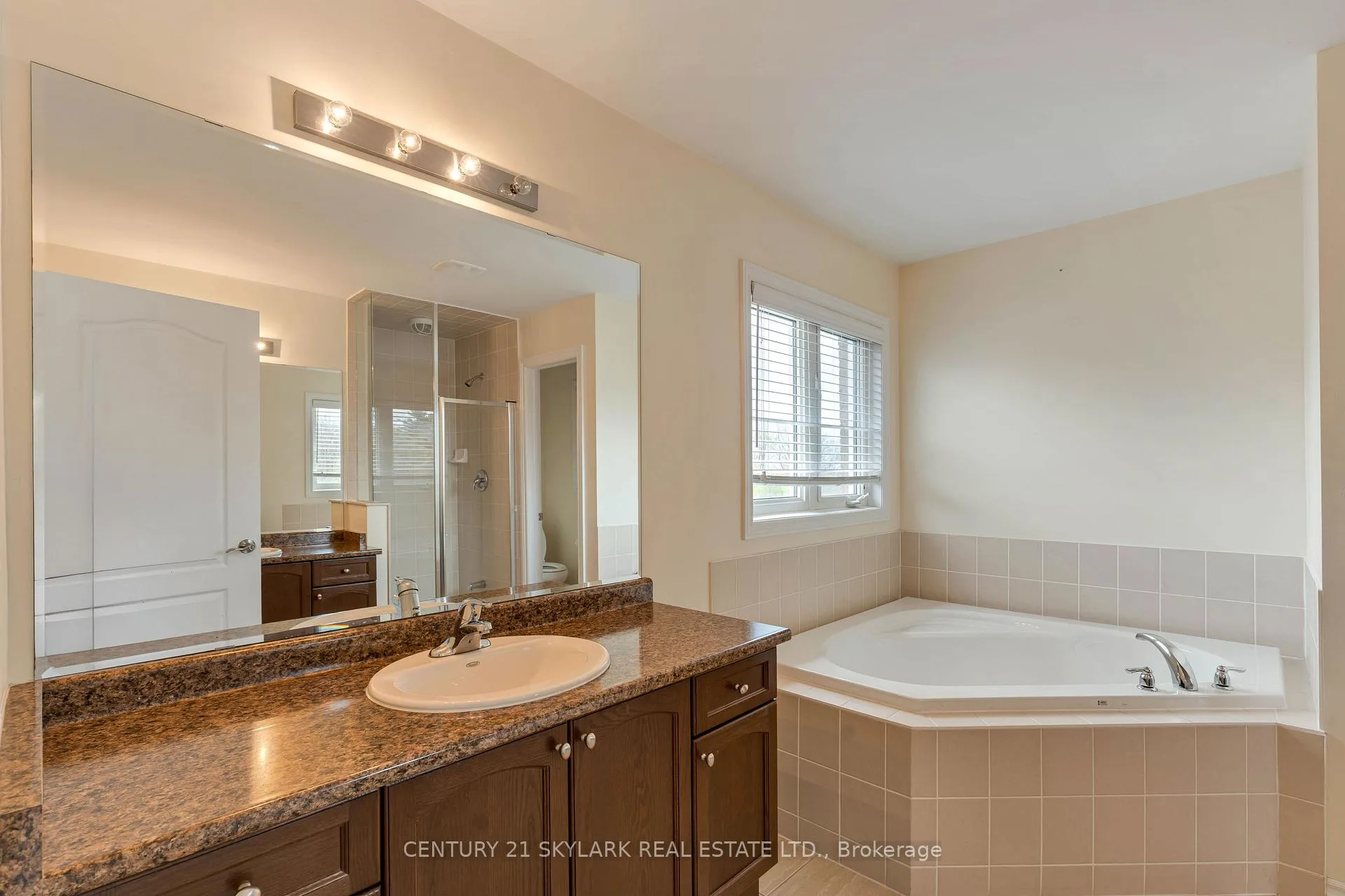 Photo 16 of 4 Mistletoe Place, Brampton, Credit Valley — HOMEH