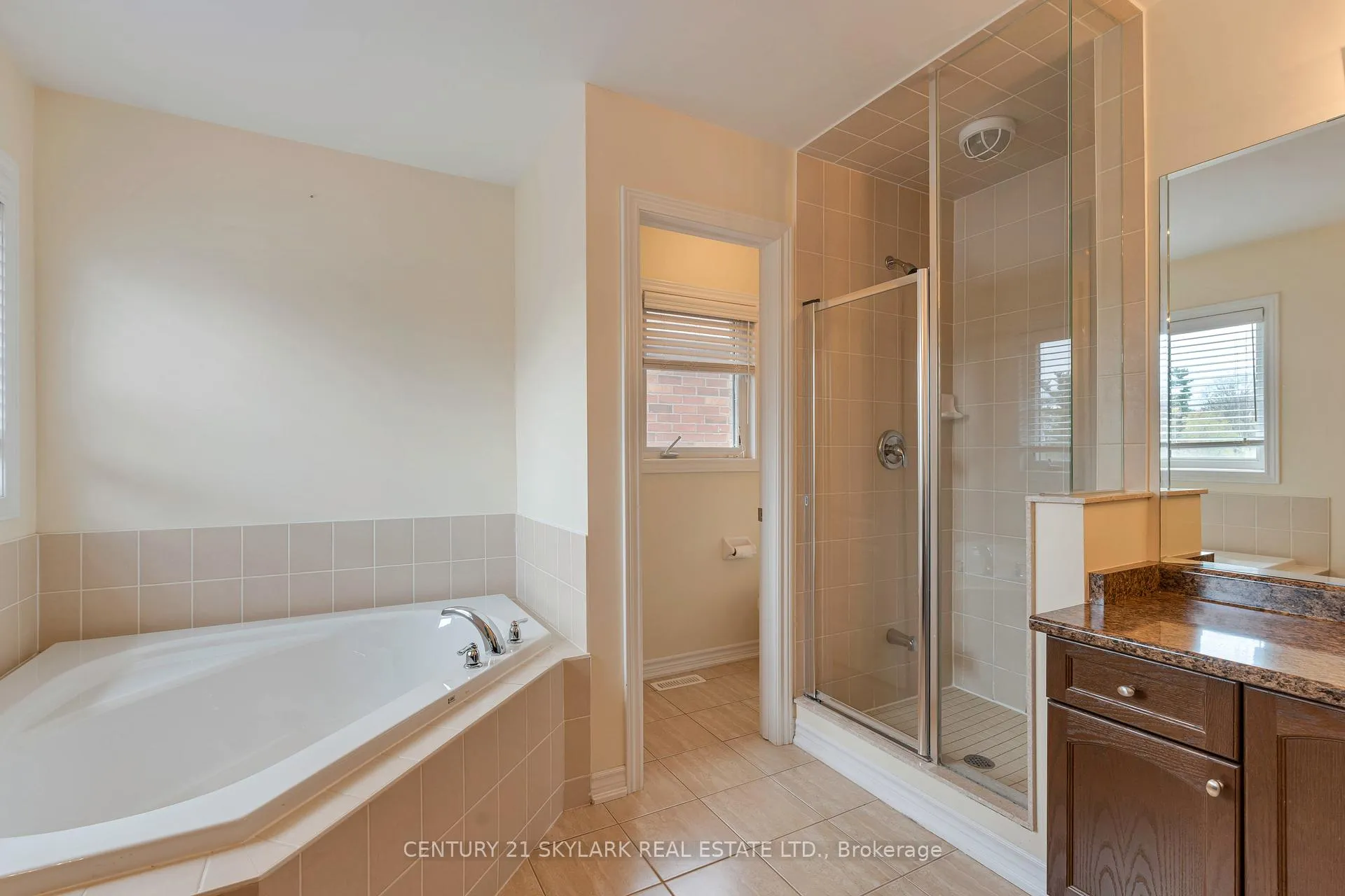 Photo 17 of 4 Mistletoe Place, Brampton, Credit Valley — HOMEH