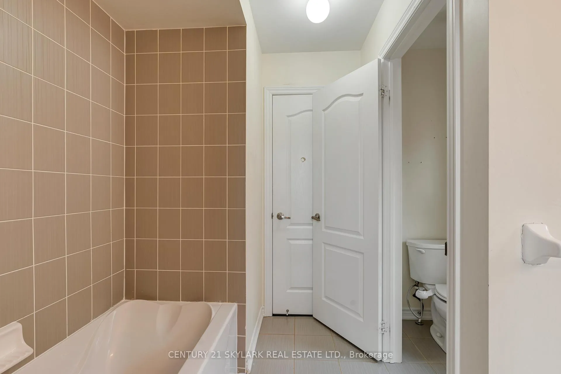 Photo 22 of 4 Mistletoe Place, Brampton, Credit Valley — HOMEH