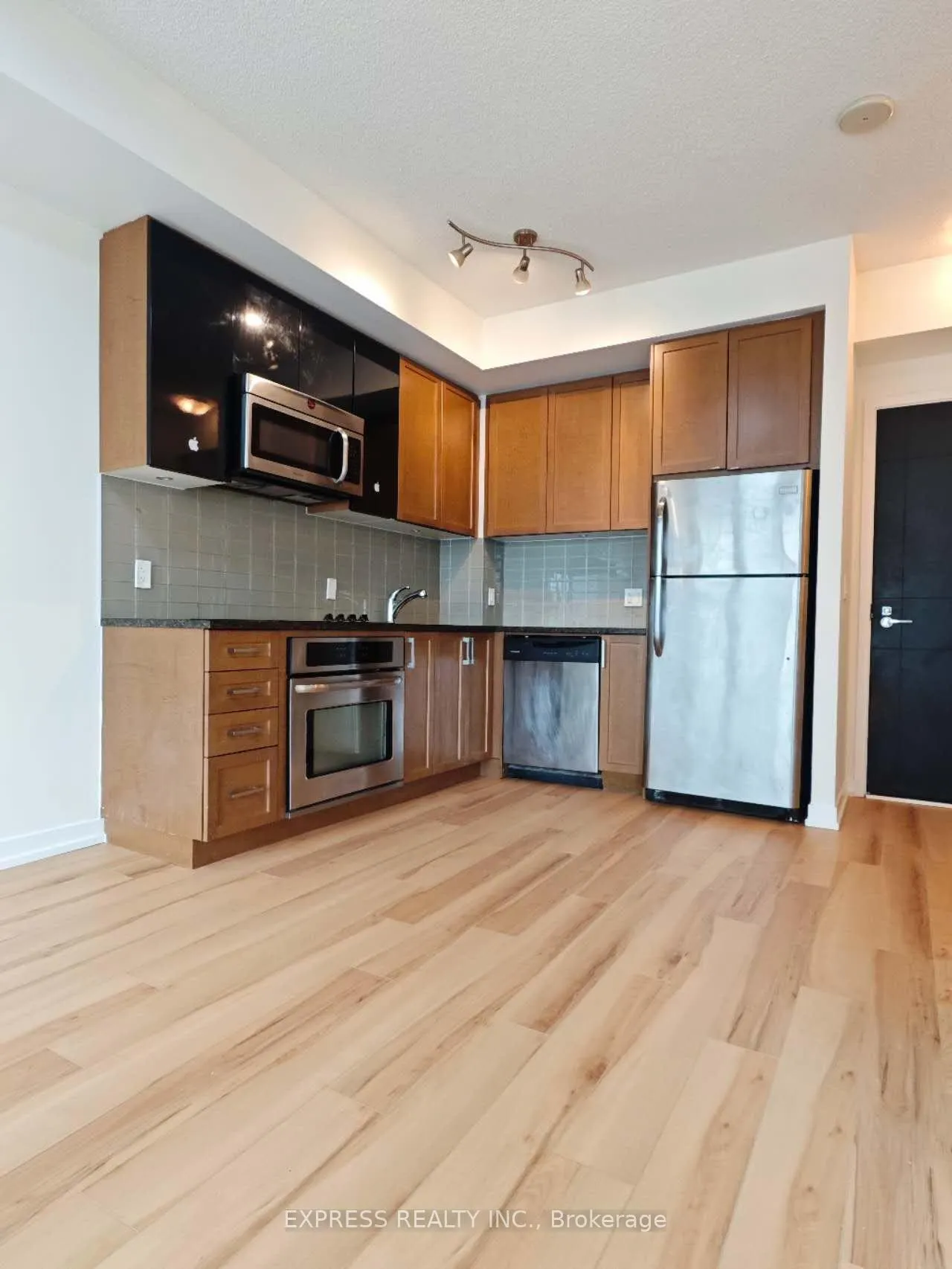 Photo 4 of Unit 919, 98 Lillian Street, Toronto, Mount Pleasant West — HOMEH