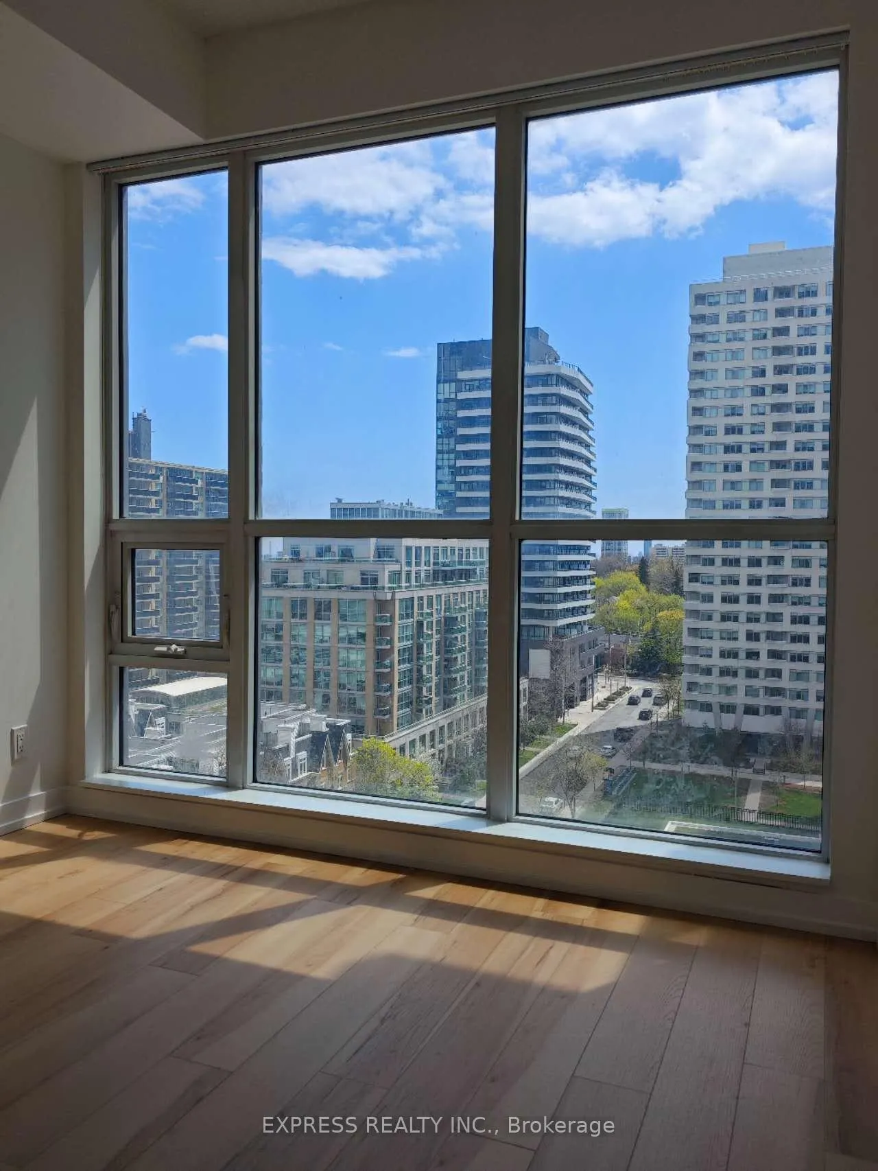 Photo 7 of Unit 919, 98 Lillian Street, Toronto, Mount Pleasant West — HOMEH