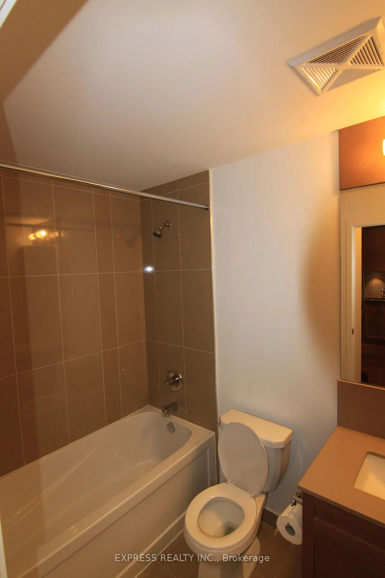 Photo 8 of Unit 919, 98 Lillian Street, Toronto, Mount Pleasant West — HOMEH