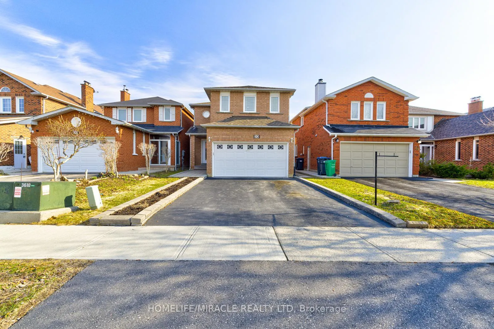 Photo 2 of 32 Pennsylvania Avenue, Brampton, Fletcher's Creek South — HOMEH