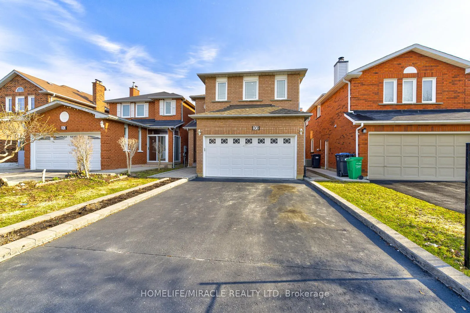 Photo 3 of 32 Pennsylvania Avenue, Brampton, Fletcher's Creek South — HOMEH