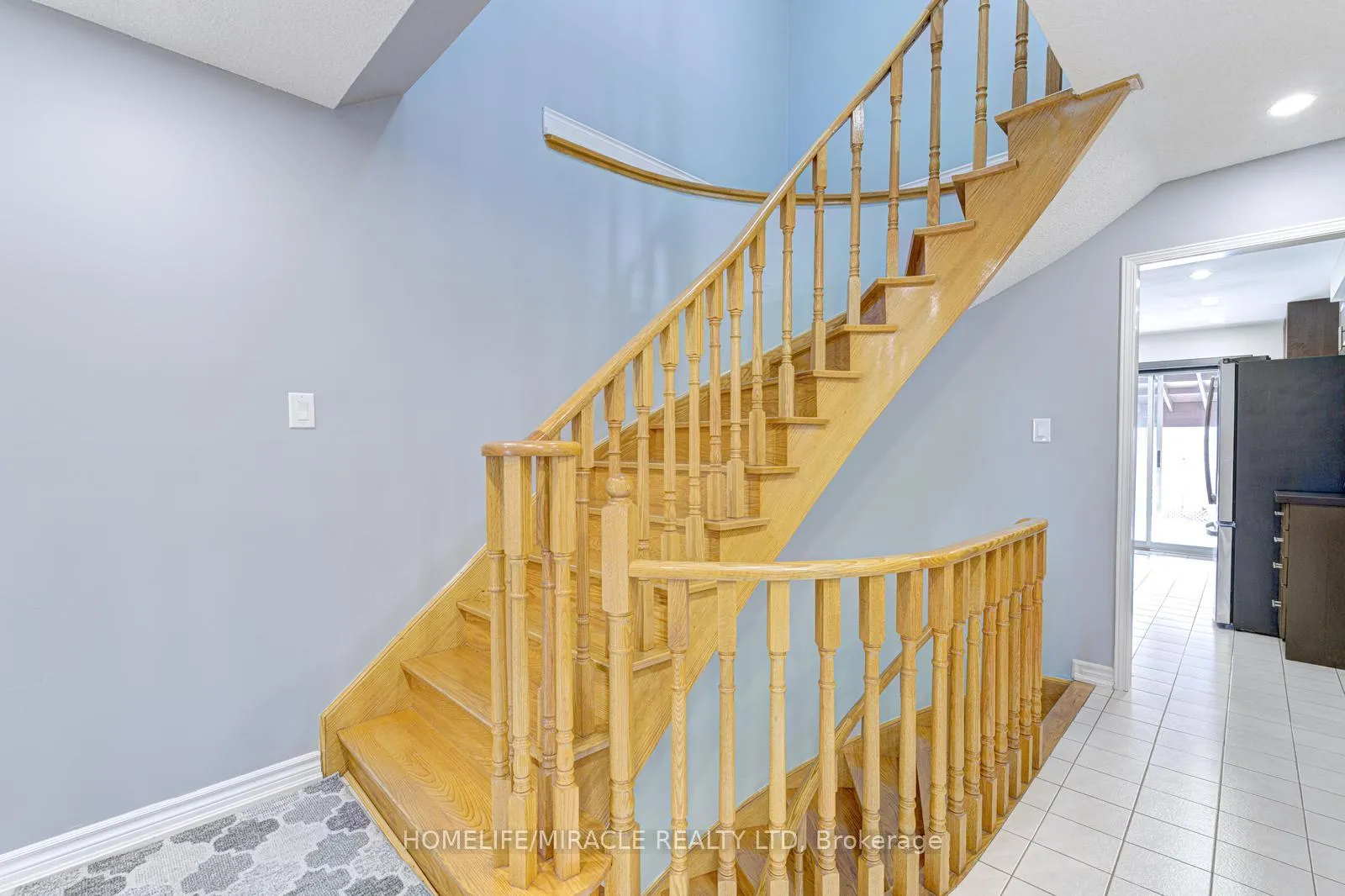 Photo 11 of 32 Pennsylvania Avenue, Brampton, Fletcher's Creek South — HOMEH