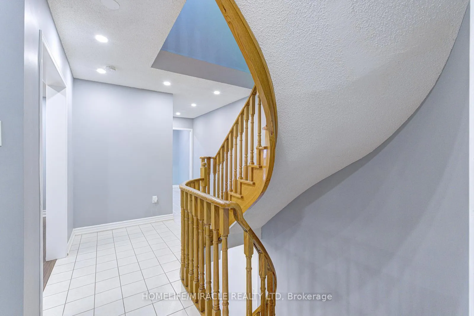 Photo 12 of 32 Pennsylvania Avenue, Brampton, Fletcher's Creek South — HOMEH