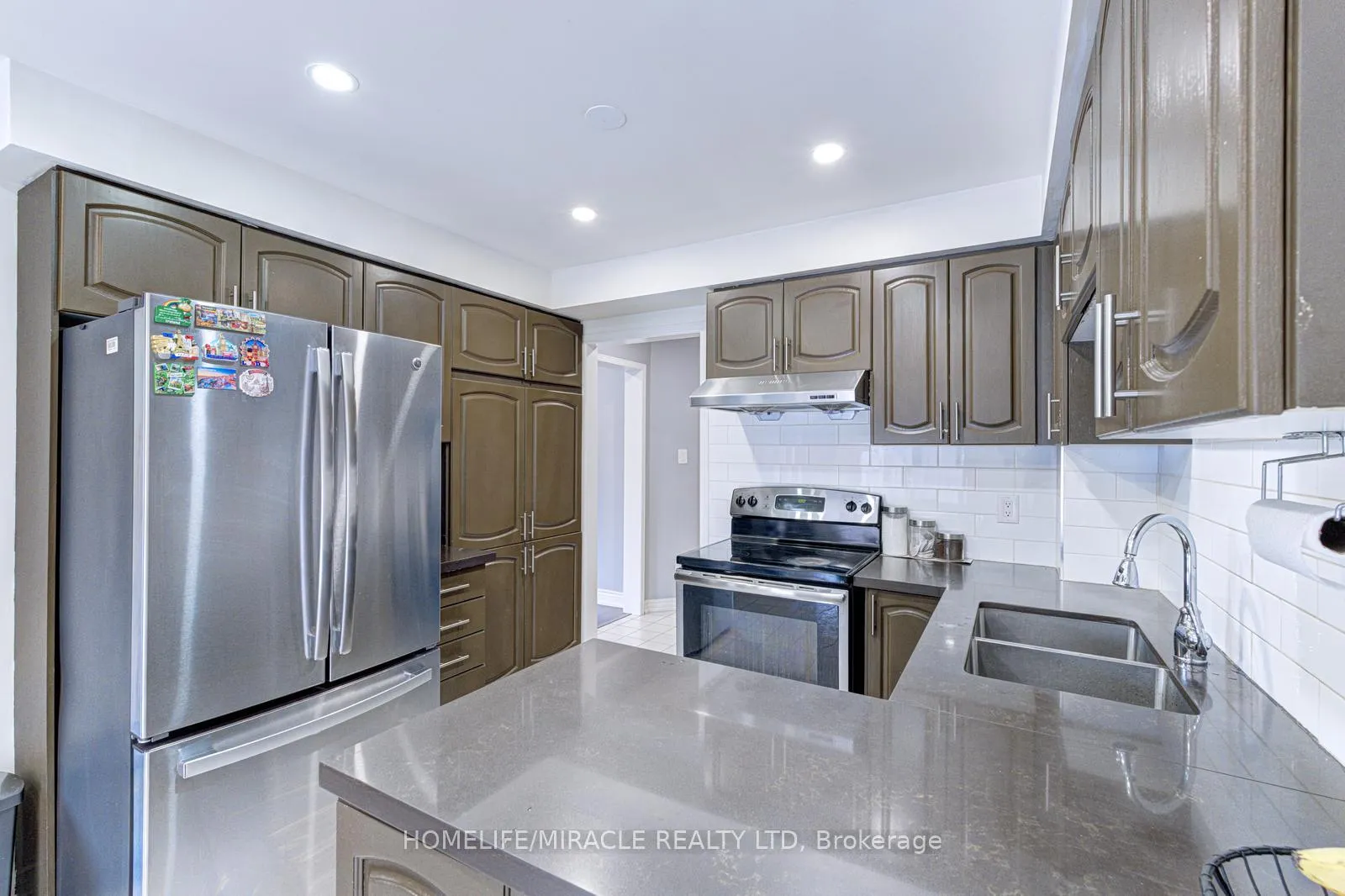 Photo 18 of 32 Pennsylvania Avenue, Brampton, Fletcher's Creek South — HOMEH