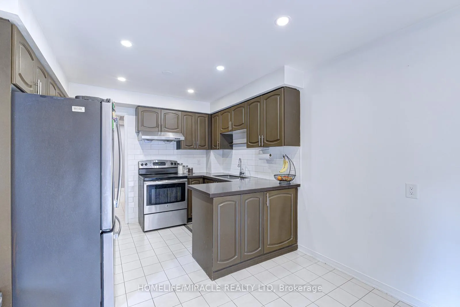 Photo 22 of 32 Pennsylvania Avenue, Brampton, Fletcher's Creek South — HOMEH